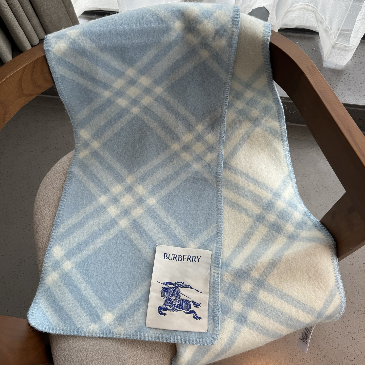 （全智贤同款）Burberry可遇不可求的王炸级单品，绝对是独家级别，工艺与材料完全与正品无区别，粗犷耐