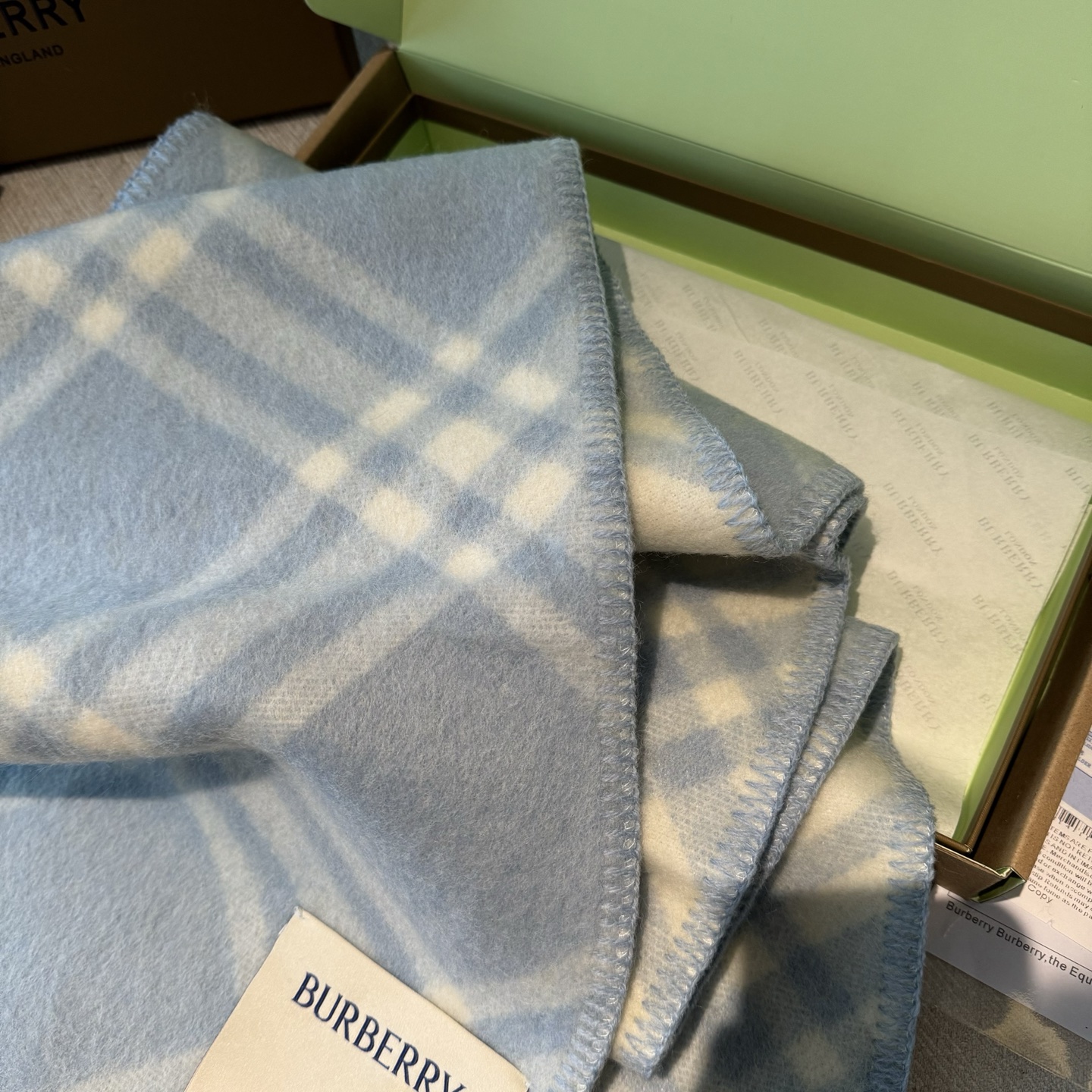 （全智贤同款）Burberry可遇不可求的王炸级单品，绝对是独家级别，工艺与材料完全与正品无区别，粗犷耐