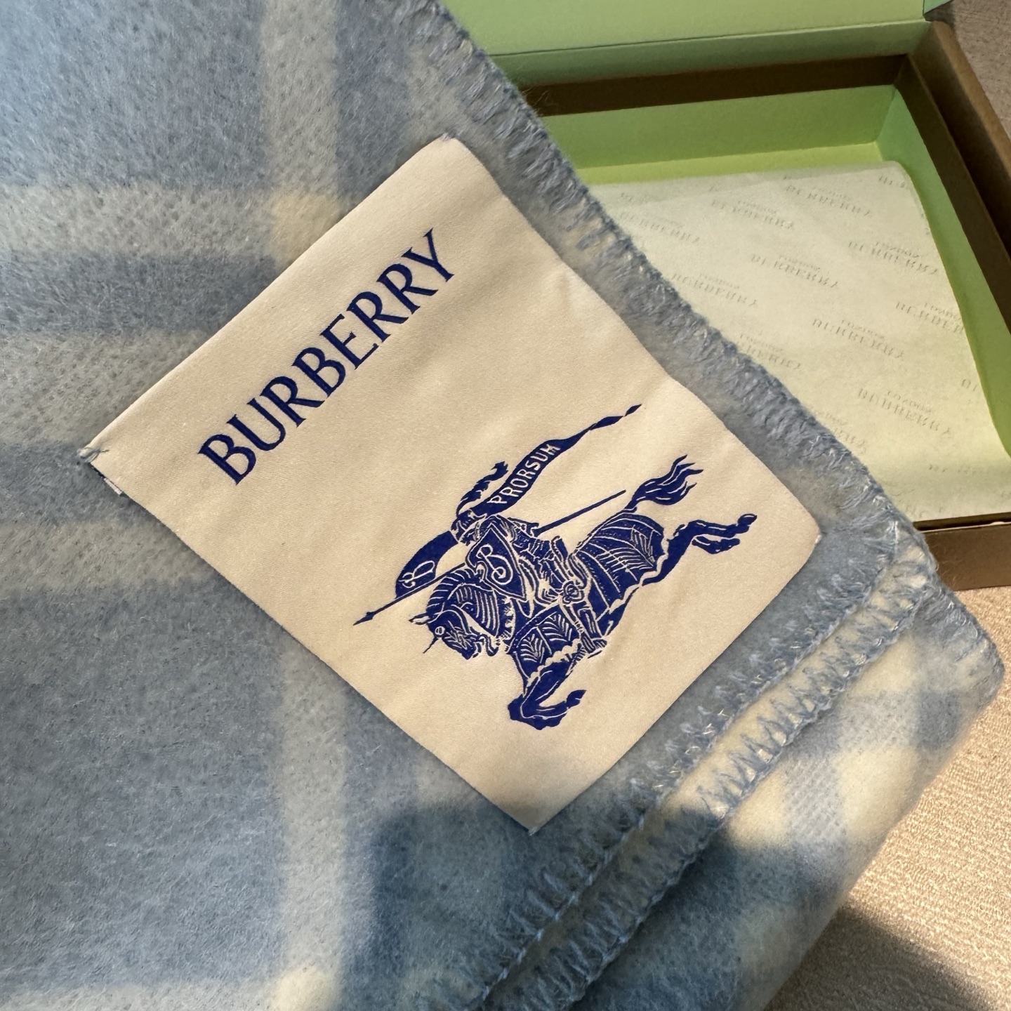 （全智贤同款）Burberry可遇不可求的王炸级单品，绝对是独家级别，工艺与材料完全与正品无区别，粗犷耐