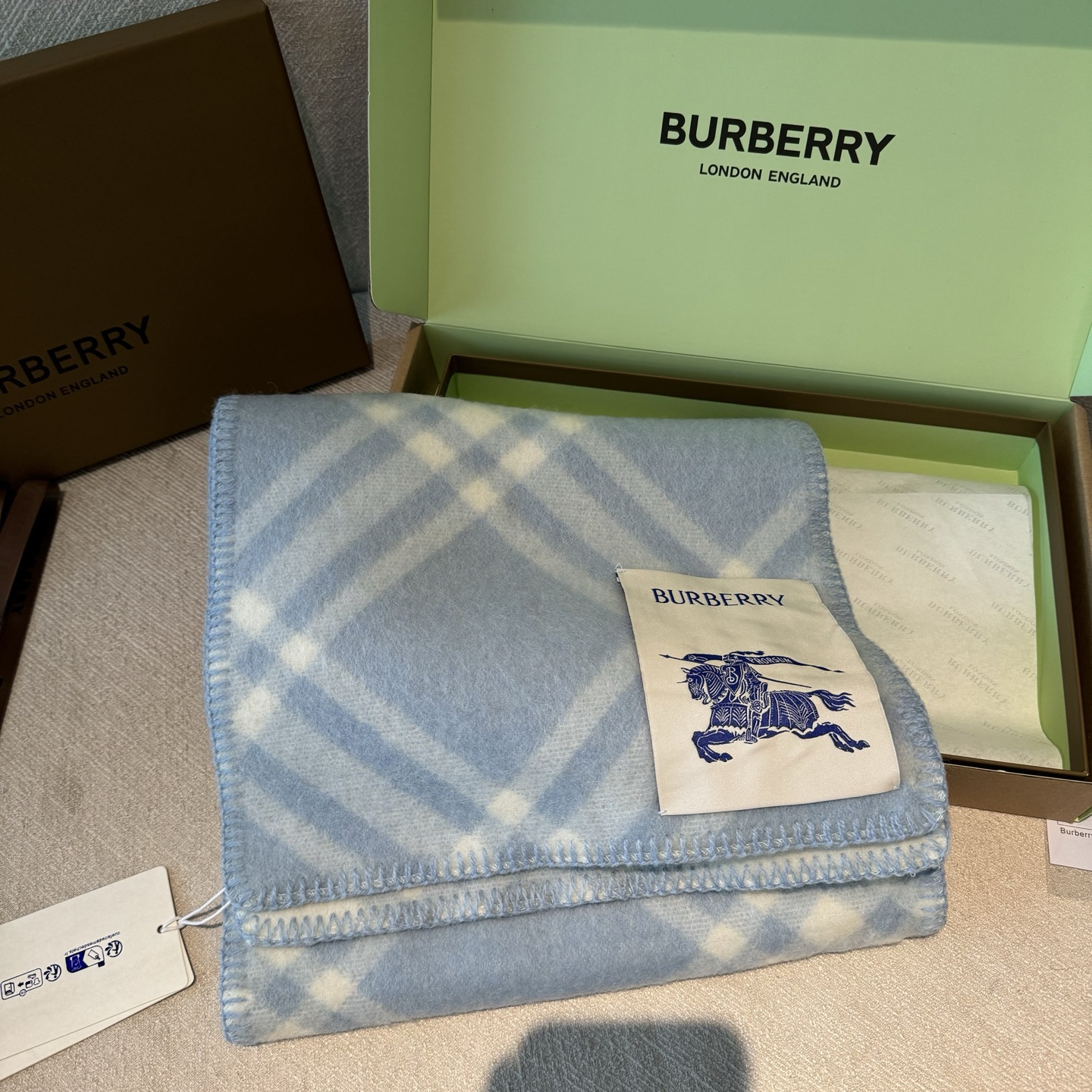 （全智贤同款）Burberry可遇不可求的王炸级单品，绝对是独家级别，工艺与材料完全与正品无区别，粗犷耐