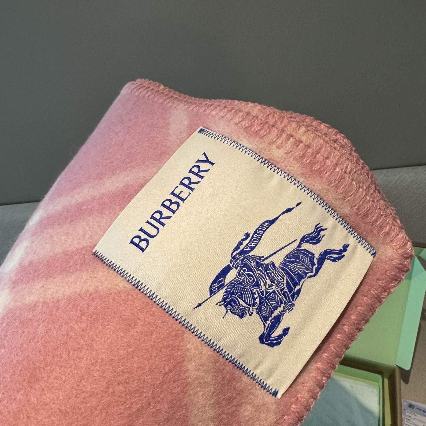 （全智贤同款）Burberry可遇不可求的王炸级单品，绝对是独家级别，工艺与材料完全与正品无区别，粗犷耐