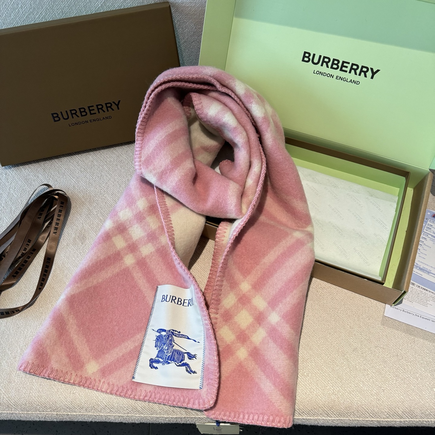 （全智贤同款）Burberry可遇不可求的王炸级单品，绝对是独家级别，工艺与材料完全与正品无区别，粗犷耐