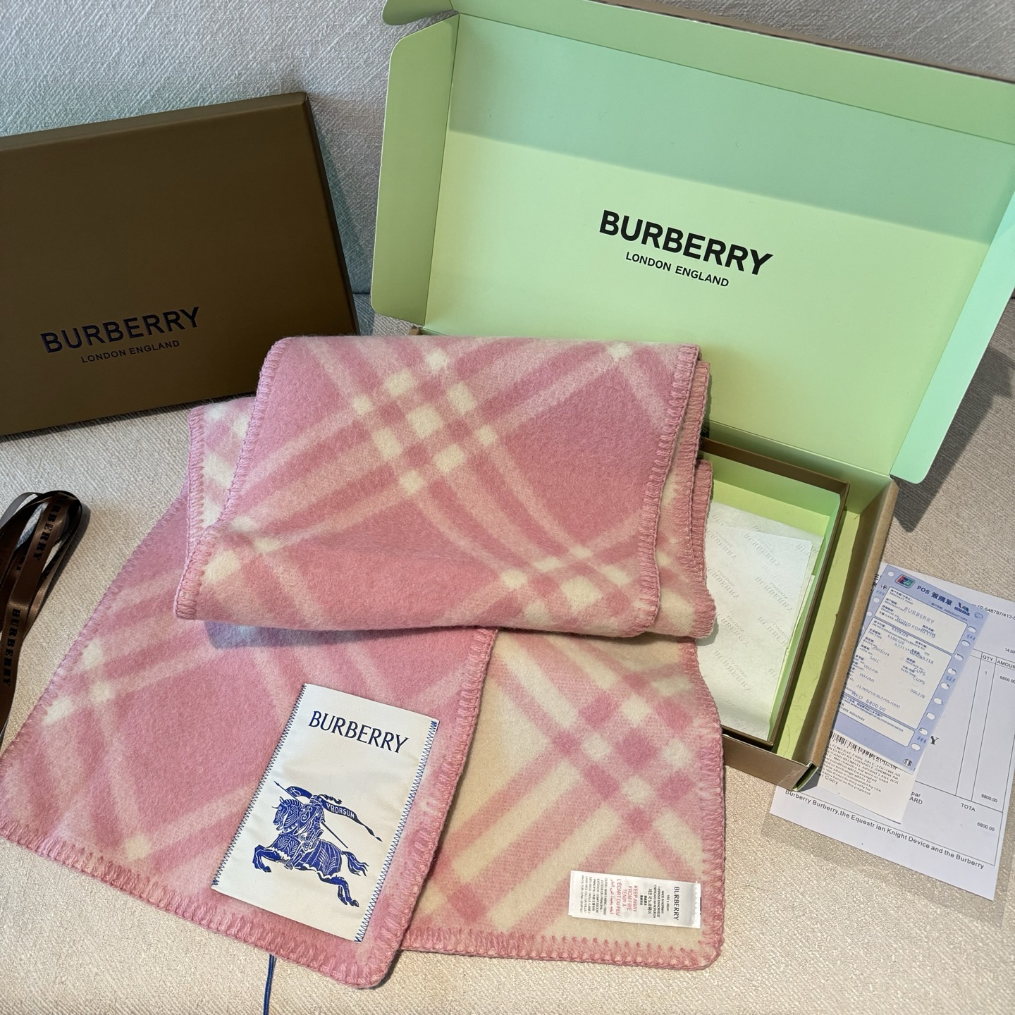 （全智贤同款）Burberry可遇不可求的王炸级单品，绝对是独家级别，工艺与材料完全与正品无区别，粗犷耐
