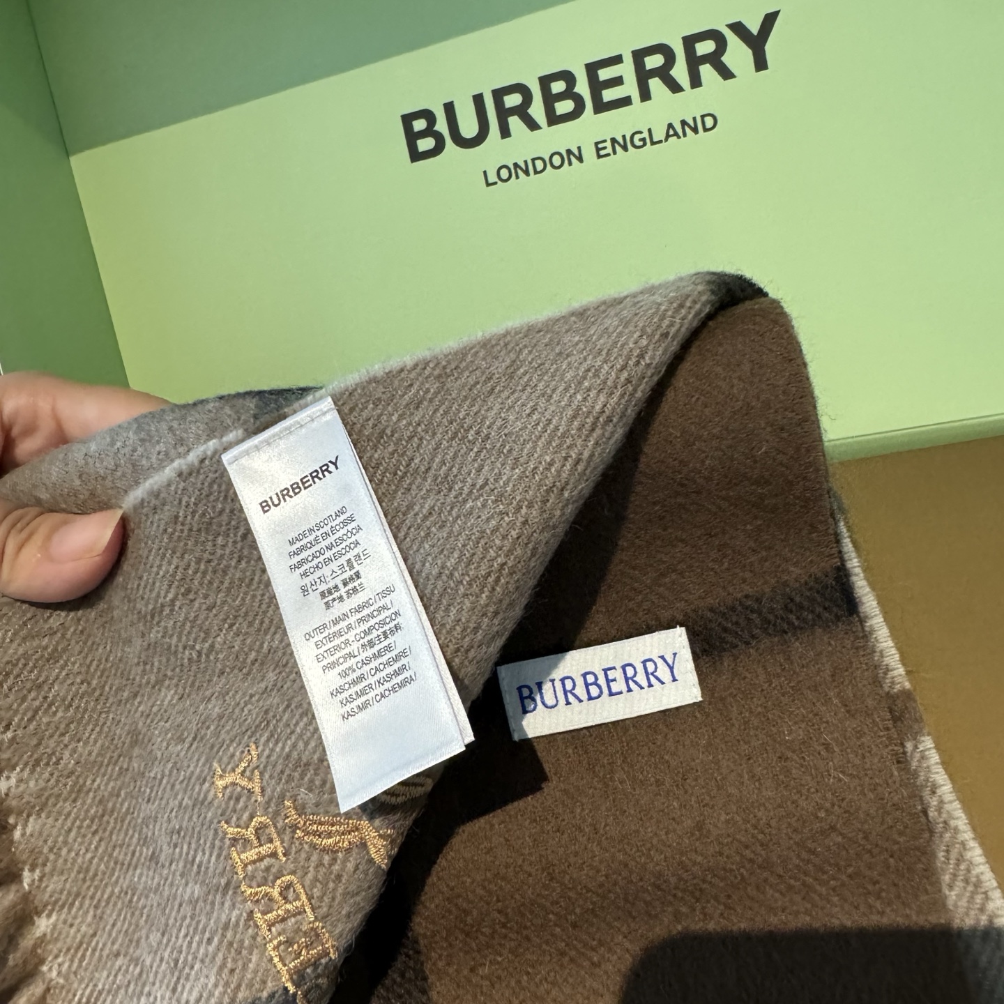 🆕Burberry · 巴宝莉格子围巾❗️男士福利 好看的要疯掉了，太有型太有魅力了❗️❗️非常斯文时尚