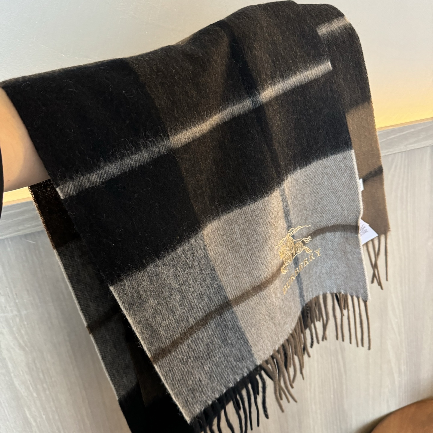 🆕Burberry · 巴宝莉格子围巾❗️男士福利 好看的要疯掉了，太有型太有魅力了❗️❗️非常斯文时尚
