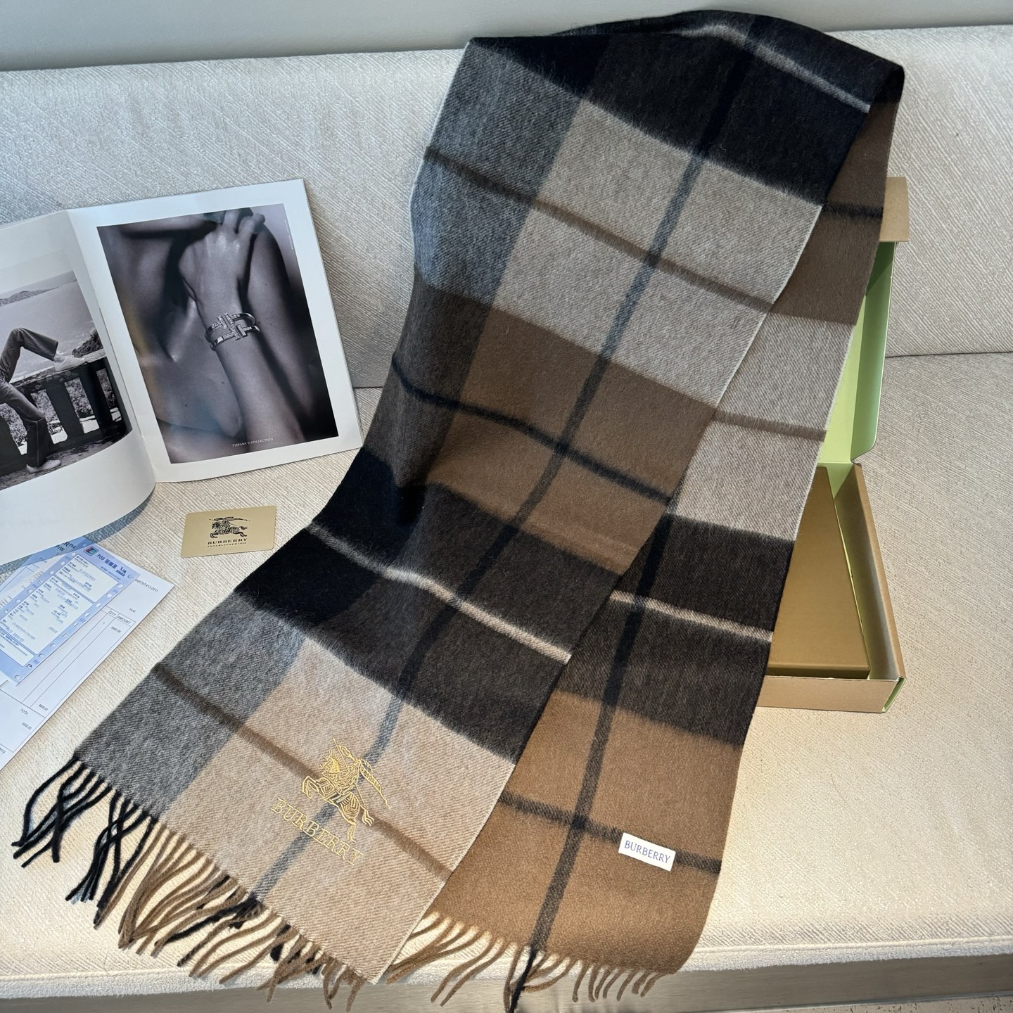 🆕Burberry · 巴宝莉格子围巾❗️男士福利 好看的要疯掉了，太有型太有魅力了❗️❗️非常斯文时尚