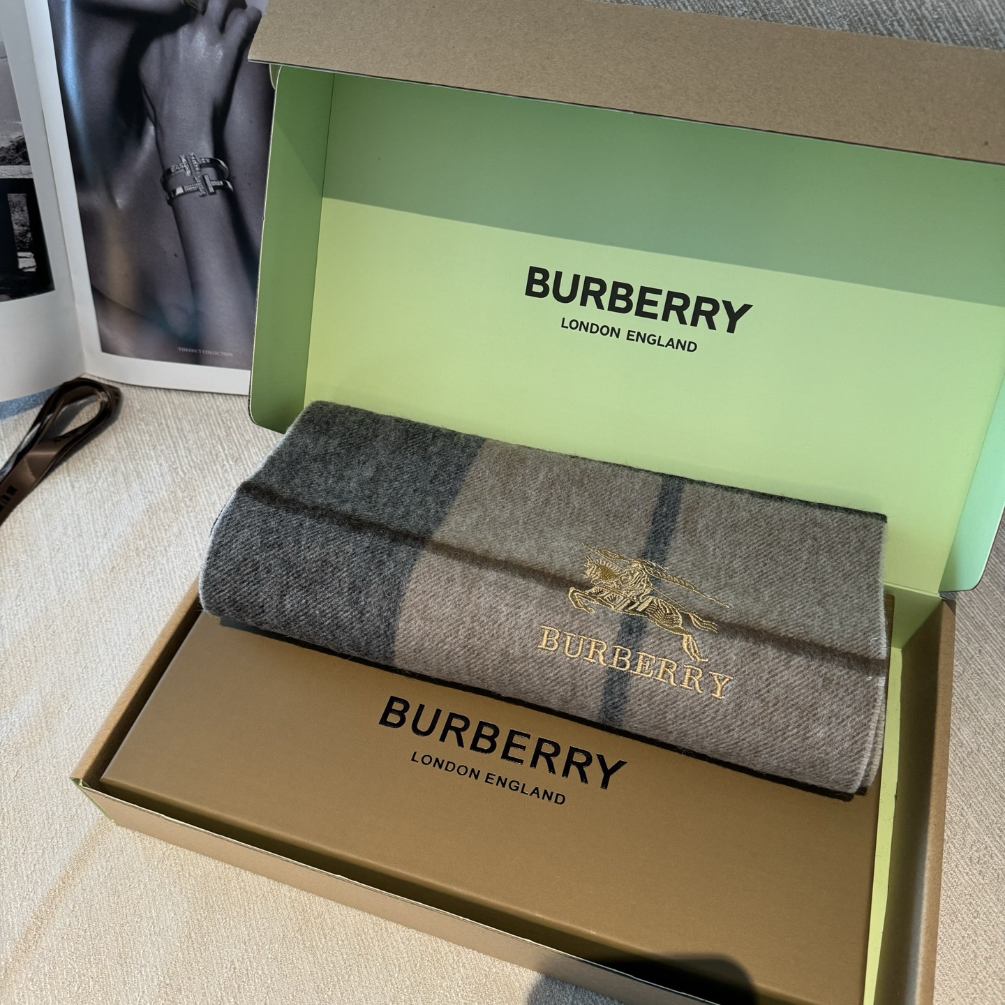 🆕Burberry · 巴宝莉格子围巾❗️男士福利 好看的要疯掉了，太有型太有魅力了❗️❗️非常斯文时尚