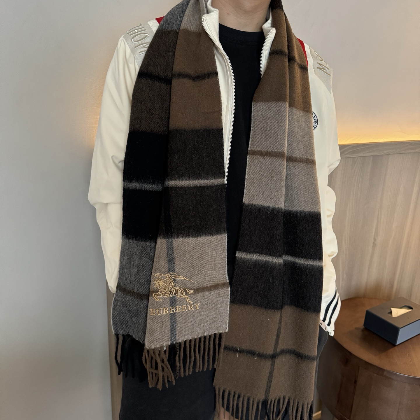 🆕Burberry · 巴宝莉格子围巾❗️男士福利 好看的要疯掉了，太有型太有魅力了❗️❗️非常斯文时尚