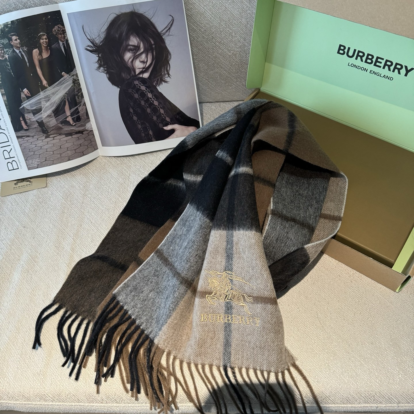 🆕Burberry · 巴宝莉格子围巾❗️男士福利 好看的要疯掉了，太有型太有魅力了❗️❗️非常斯文时尚