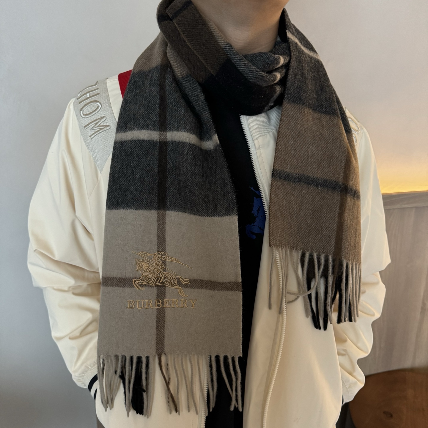 🆕Burberry · 巴宝莉格子围巾❗️男士福利 好看的要疯掉了，太有型太有魅力了❗️❗️非常斯文时尚