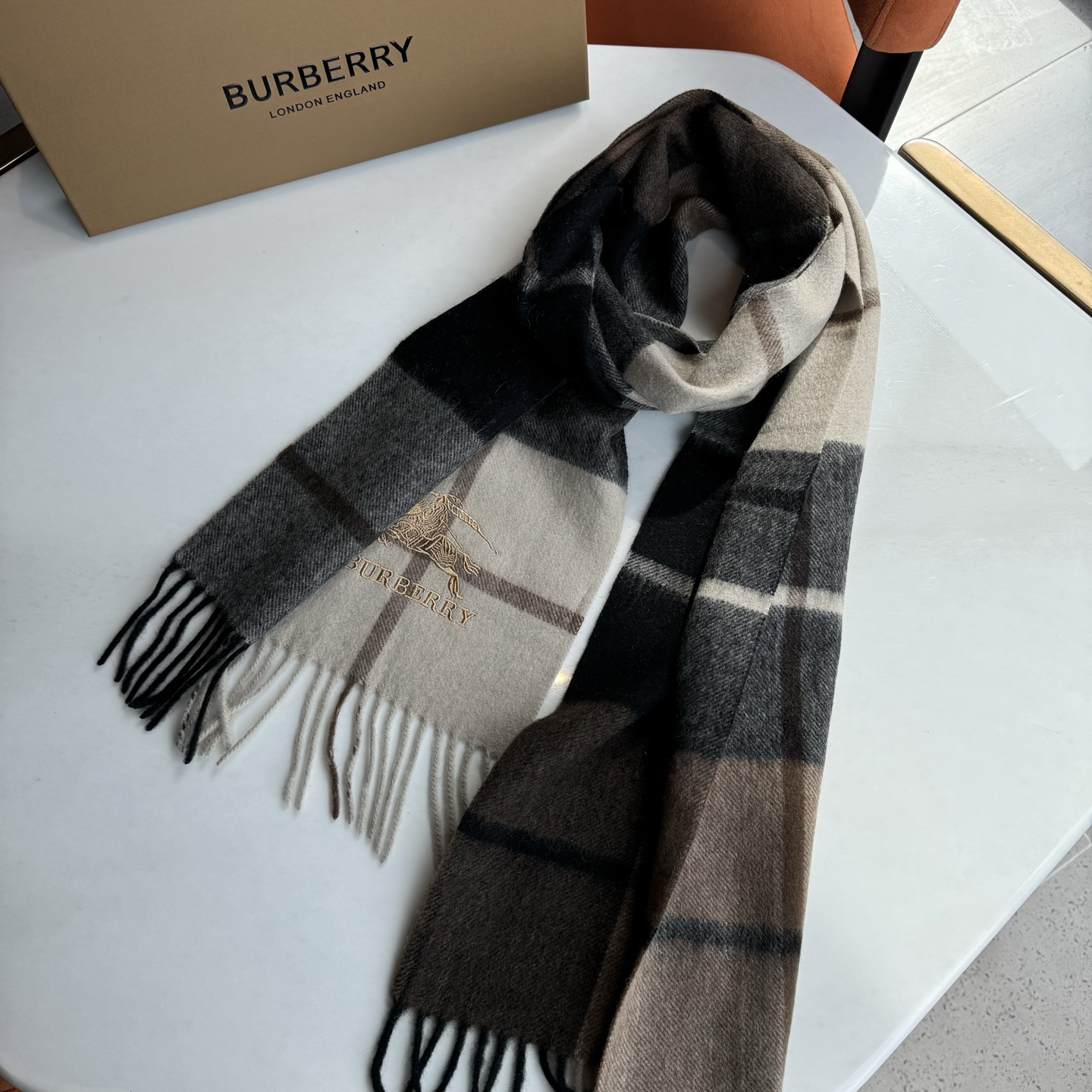🆕Burberry · 巴宝莉格子围巾❗️男士福利 好看的要疯掉了，太有型太有魅力了❗️❗️非常斯文时尚