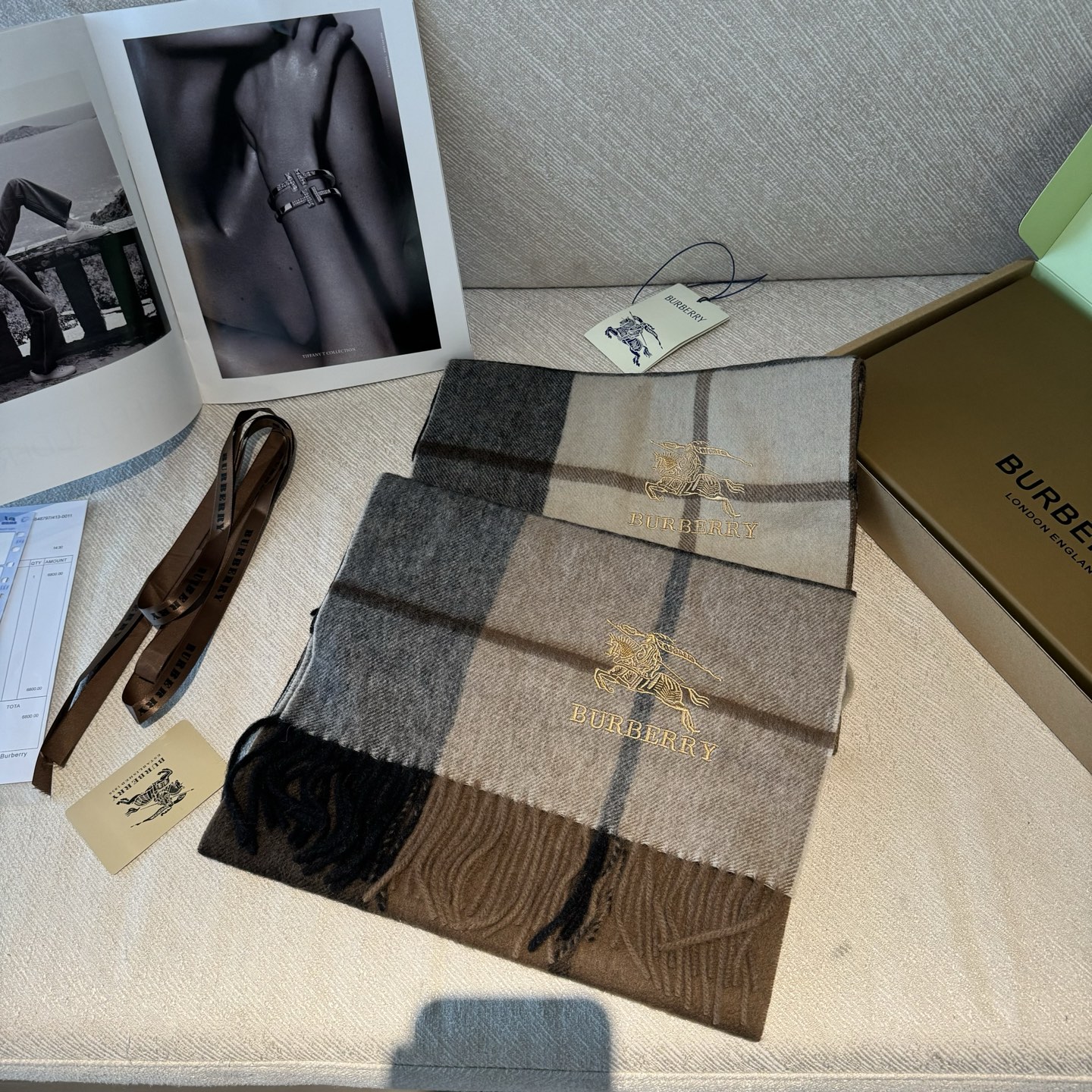 🆕Burberry · 巴宝莉格子围巾❗️男士福利 好看的要疯掉了，太有型太有魅力了❗️❗️非常斯文时尚