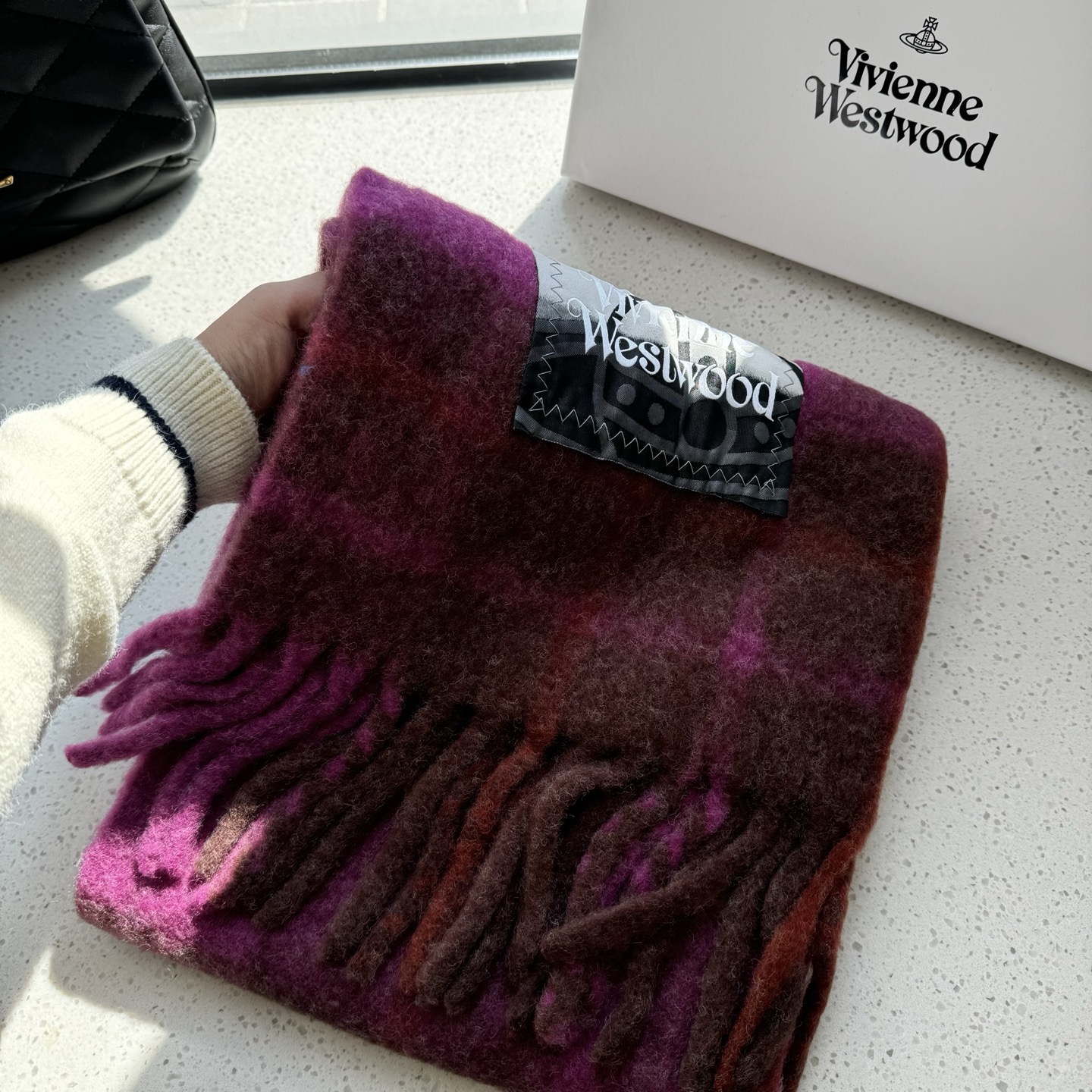新款到货‼️𝐕𝐢𝐯𝐢𝐞𝐧𝐧𝐞 𝐖𝐞𝐬𝐭𝐰𝐨𝐨𝐝🪐✨经典大土星马海毛围巾 vivienne westwoo