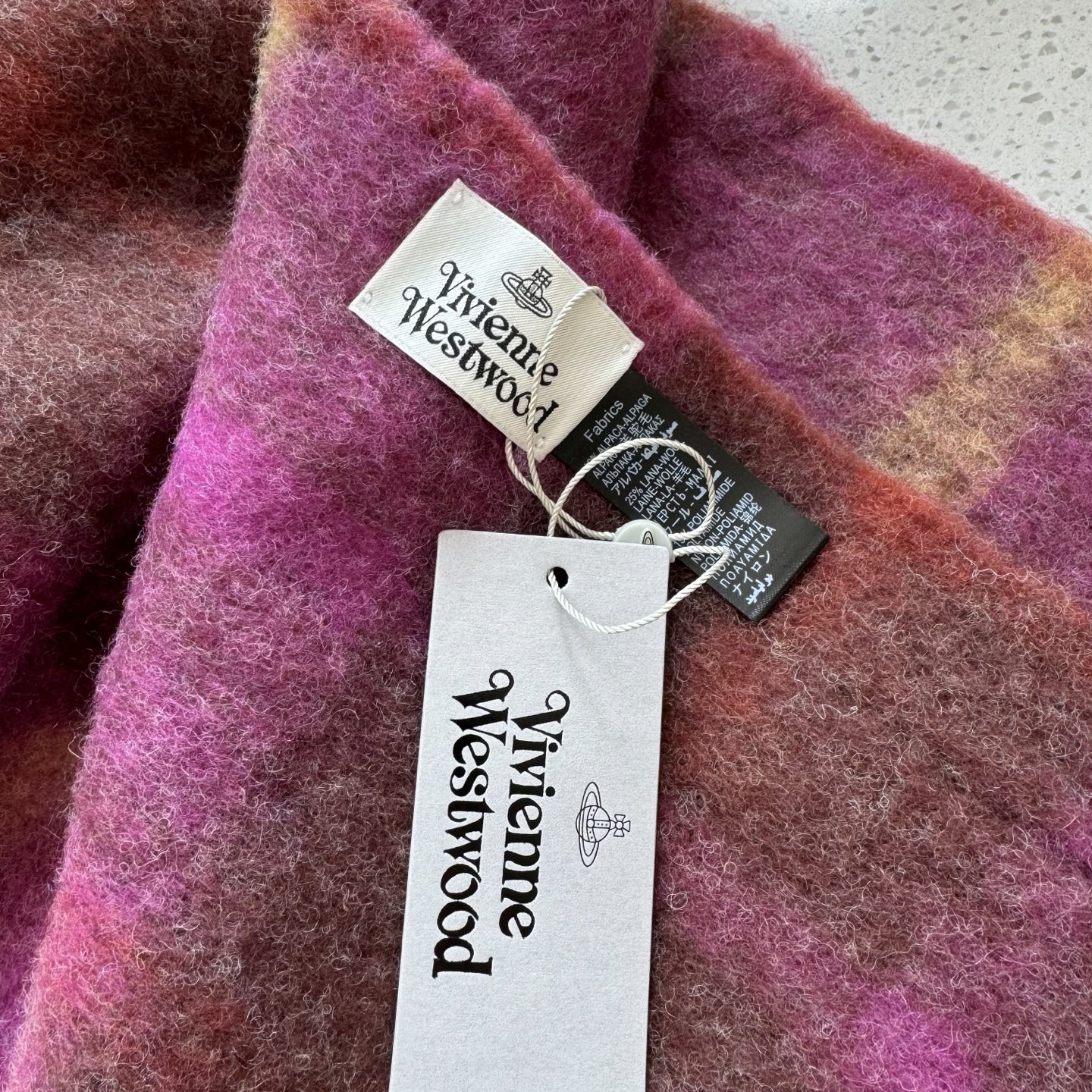 新款到货‼️𝐕𝐢𝐯𝐢𝐞𝐧𝐧𝐞 𝐖𝐞𝐬𝐭𝐰𝐨𝐨𝐝🪐✨经典大土星马海毛围巾 vivienne westwoo