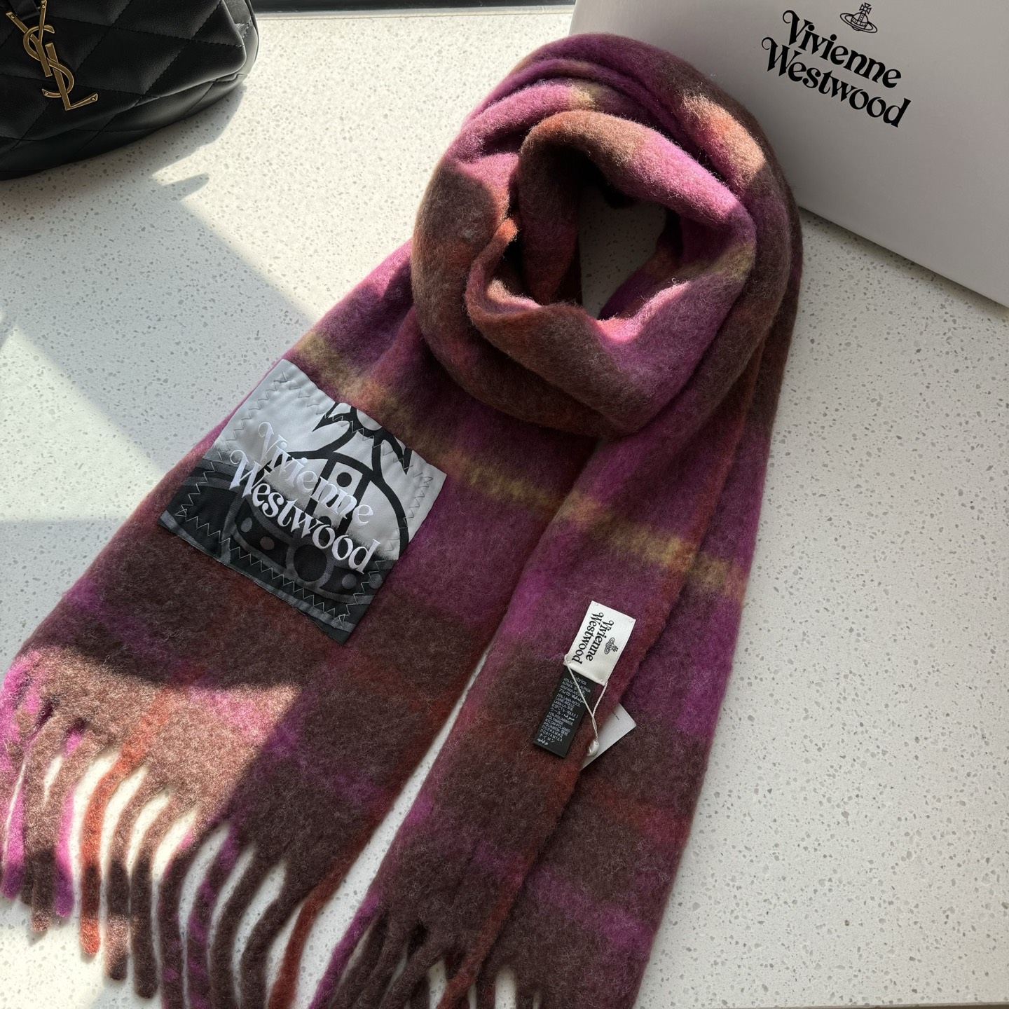 新款到货‼️𝐕𝐢𝐯𝐢𝐞𝐧𝐧𝐞 𝐖𝐞𝐬𝐭𝐰𝐨𝐨𝐝🪐✨经典大土星马海毛围巾 vivienne westwoo