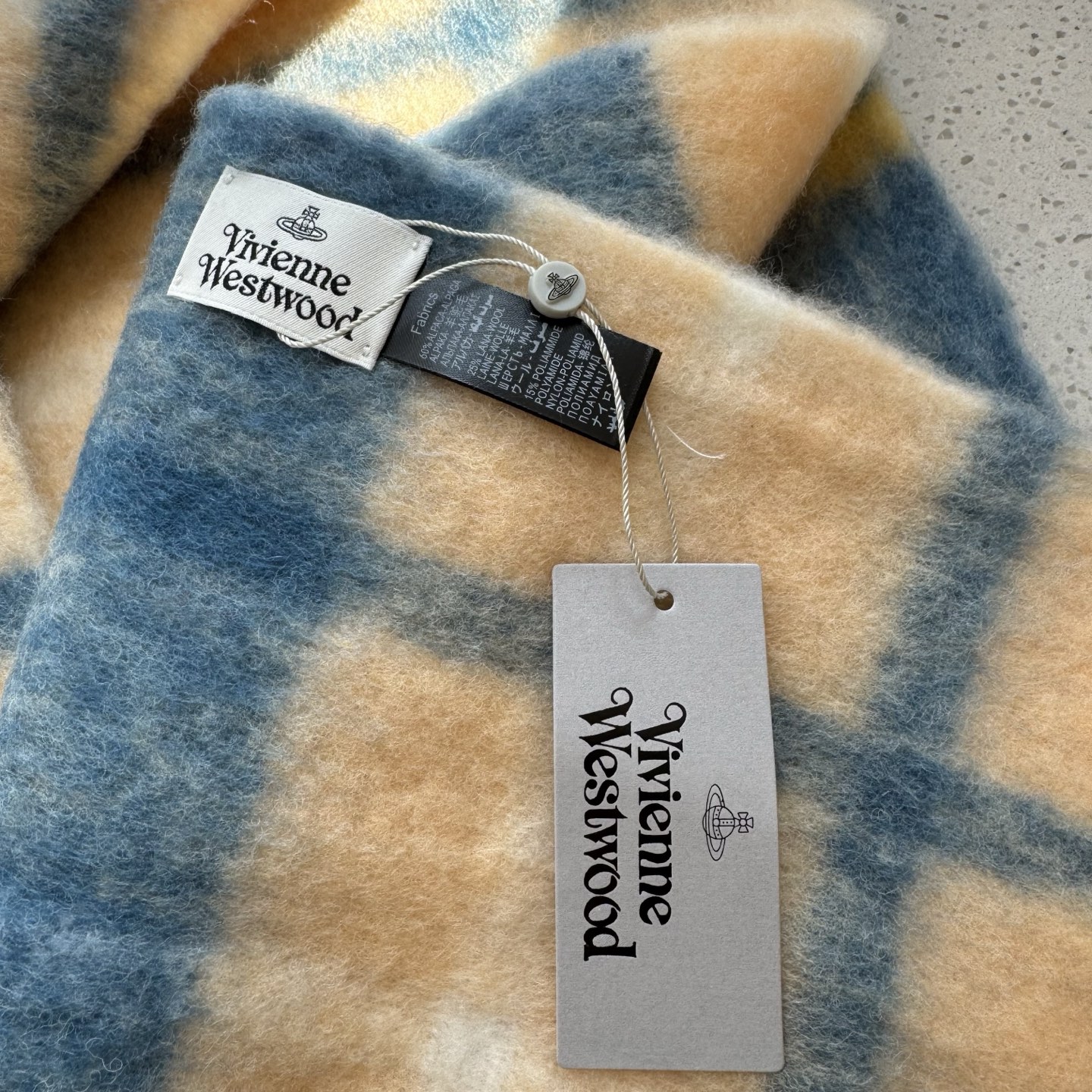 新款到货‼️𝐕𝐢𝐯𝐢𝐞𝐧𝐧𝐞 𝐖𝐞𝐬𝐭𝐰𝐨𝐨𝐝🪐✨经典大土星马海毛围巾 vivienne westwoo