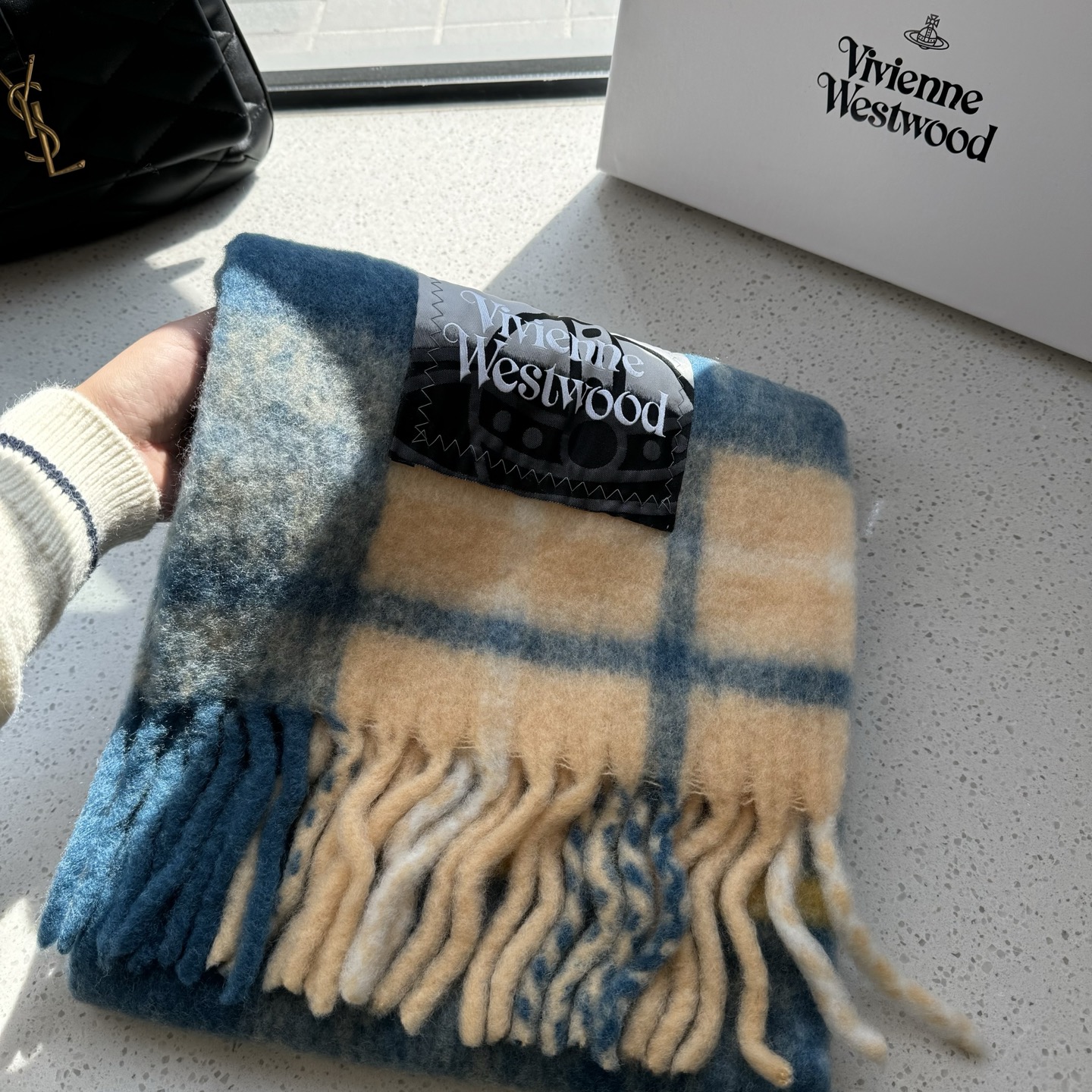 新款到货‼️𝐕𝐢𝐯𝐢𝐞𝐧𝐧𝐞 𝐖𝐞𝐬𝐭𝐰𝐨𝐨𝐝🪐✨经典大土星马海毛围巾 vivienne westwoo
