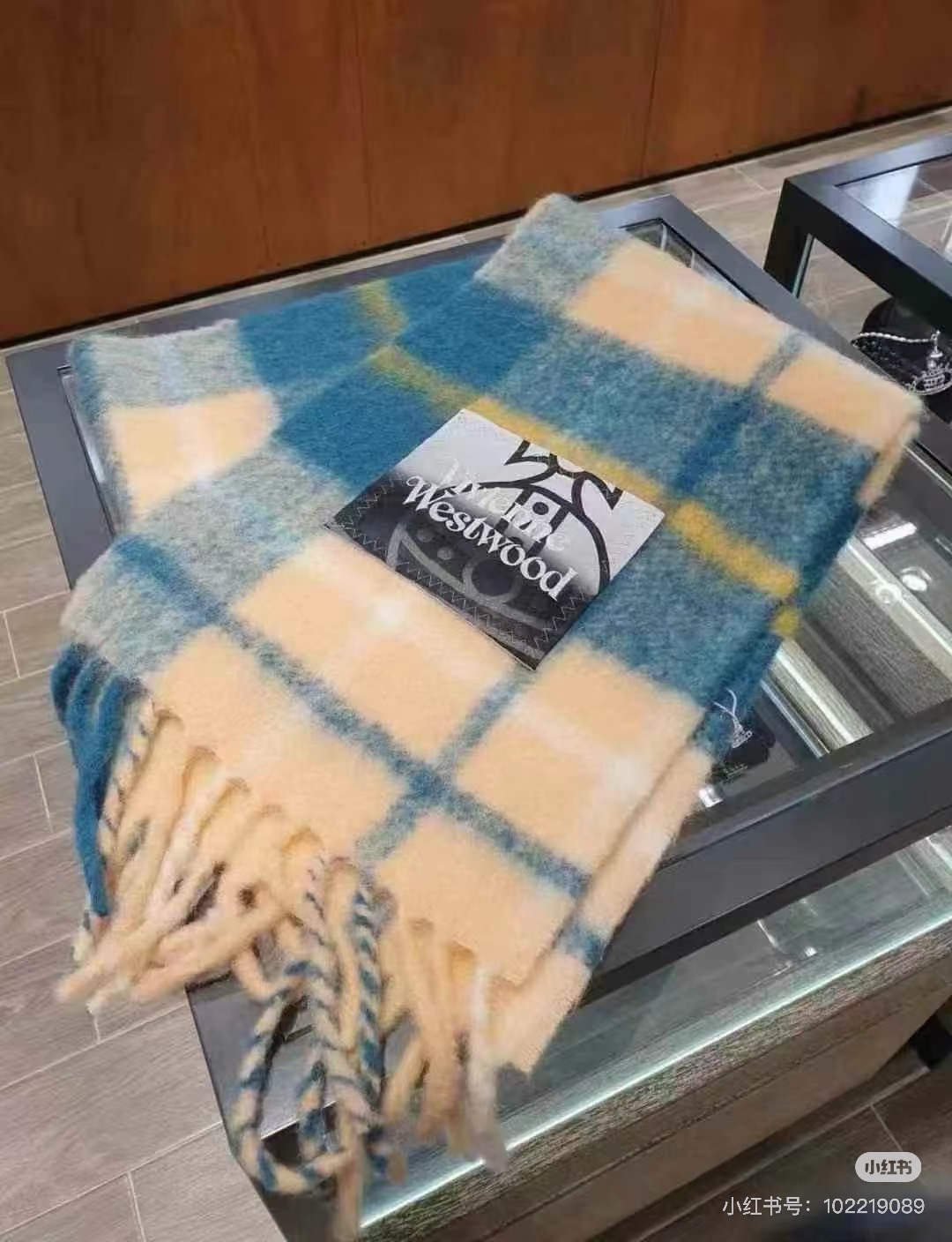 新款到货‼️𝐕𝐢𝐯𝐢𝐞𝐧𝐧𝐞 𝐖𝐞𝐬𝐭𝐰𝐨𝐨𝐝🪐✨经典大土星马海毛围巾 vivienne westwoo
