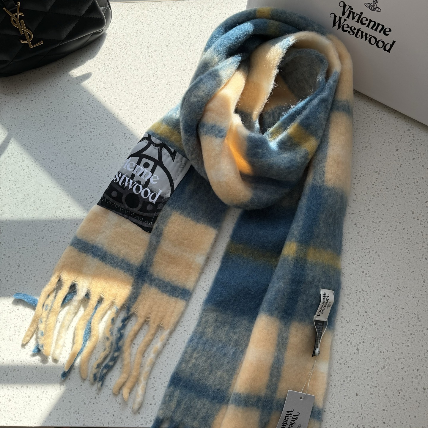 新款到货‼️𝐕𝐢𝐯𝐢𝐞𝐧𝐧𝐞 𝐖𝐞𝐬𝐭𝐰𝐨𝐨𝐝🪐✨经典大土星马海毛围巾 vivienne westwoo