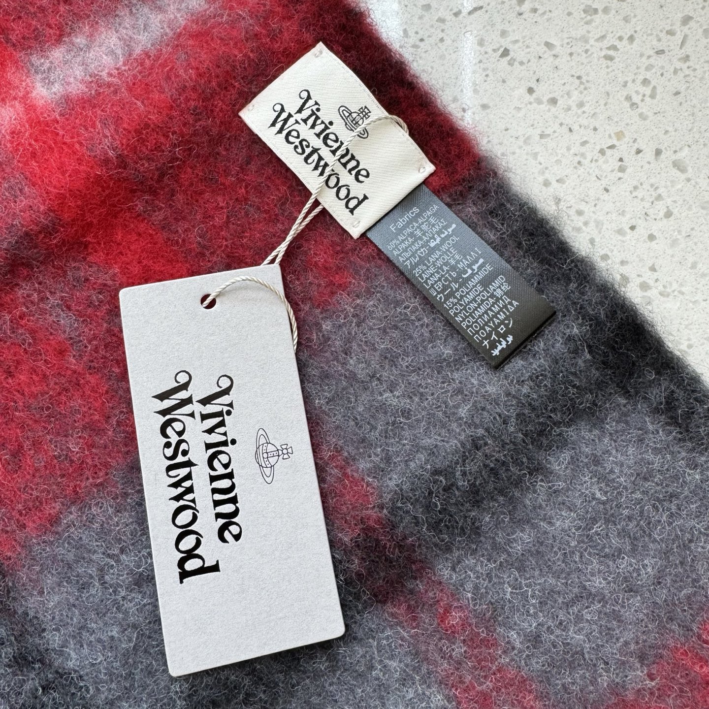 新款到货‼️𝐕𝐢𝐯𝐢𝐞𝐧𝐧𝐞 𝐖𝐞𝐬𝐭𝐰𝐨𝐨𝐝🪐✨经典大土星马海毛围巾 vivienne westwoo