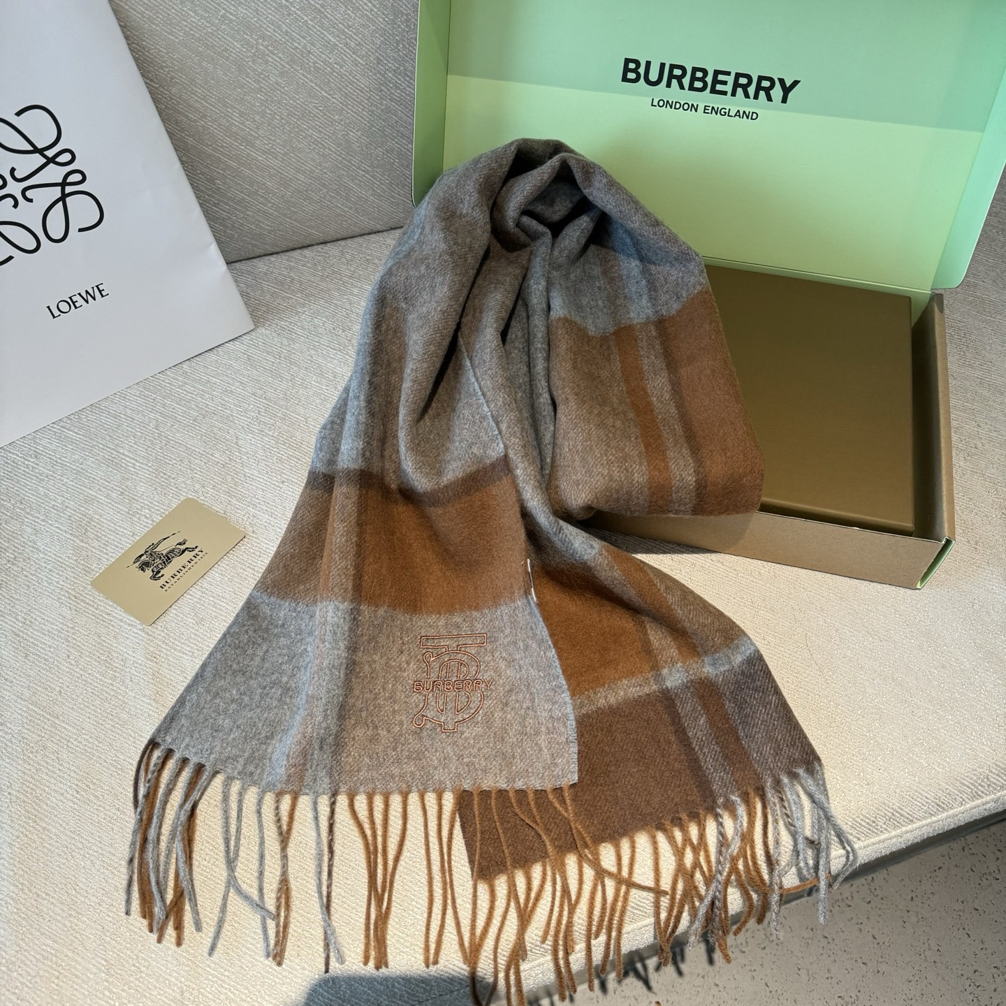 巴宝莉 【男女围巾】怒赞自留，难得的高端男款！家属福利！非常正的围巾~面料大爱，非常柔软细腻舒服，轻度水