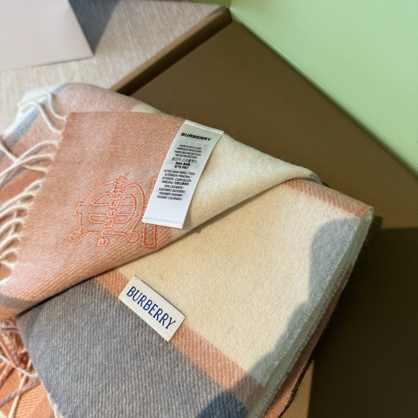 巴宝莉 【男女围巾】怒赞自留，难得的高端男款！家属福利！非常正的围巾~面料大爱，非常柔软细腻舒服，轻度水