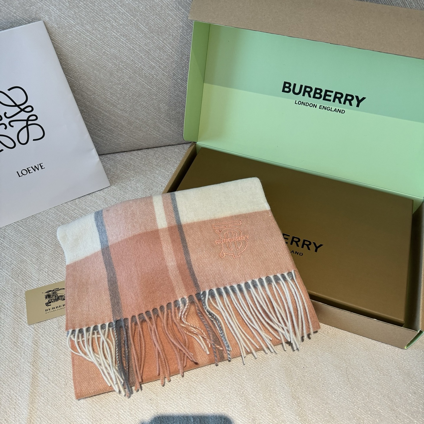 巴宝莉 【男女围巾】怒赞自留，难得的高端男款！家属福利！非常正的围巾~面料大爱，非常柔软细腻舒服，轻度水