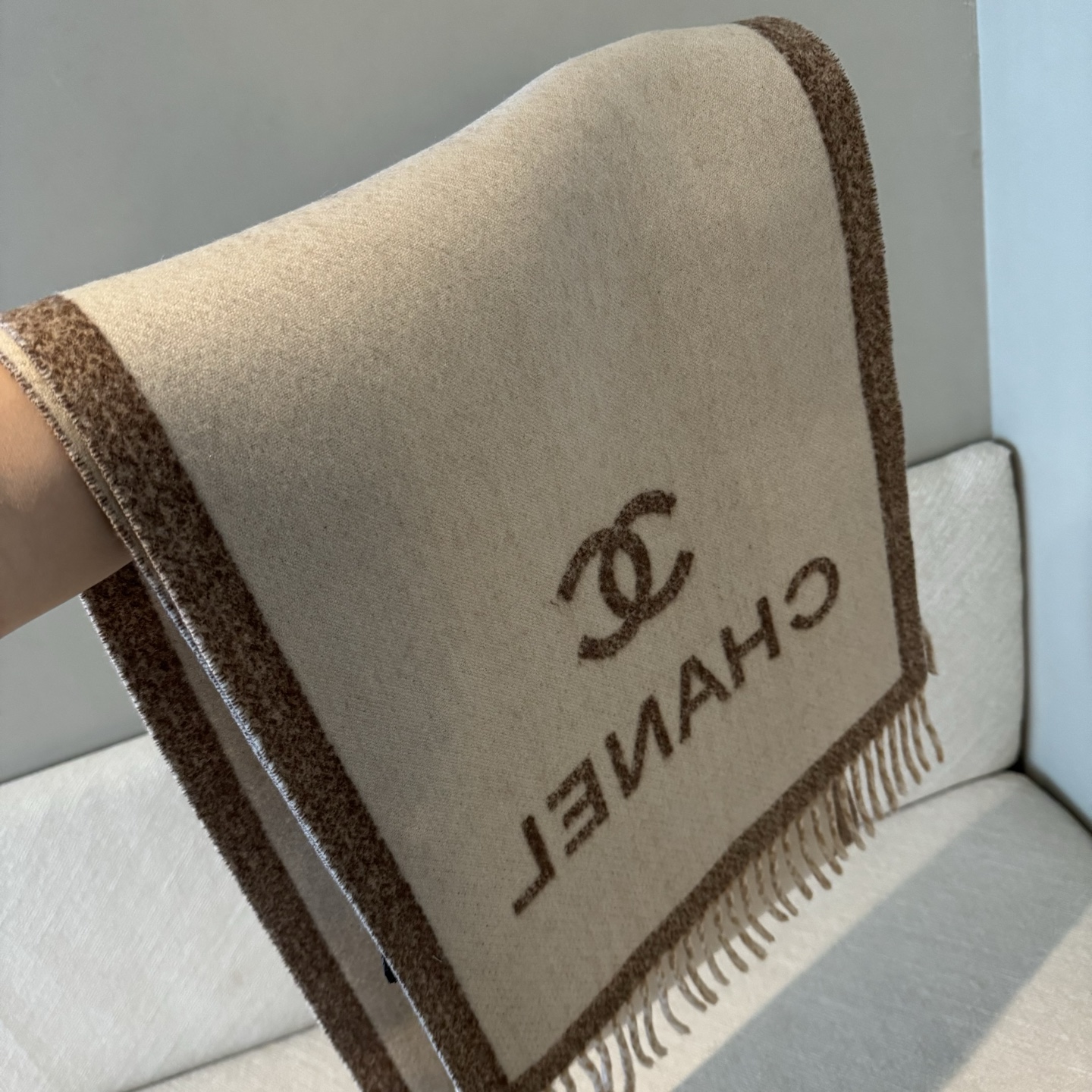 小香专柜最新款💨火爆来袭💥🎊顶级双层色织工艺。此工艺只有纯正代工厂才有的工艺‼️专柜原版紫外线加热感应双