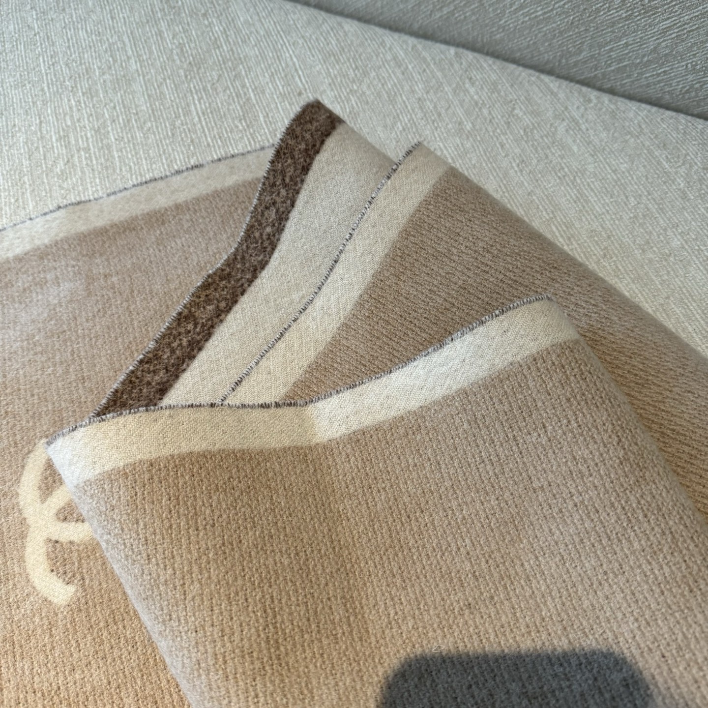 小香专柜最新款💨火爆来袭💥🎊顶级双层色织工艺。此工艺只有纯正代工厂才有的工艺‼️专柜原版紫外线加热感应双