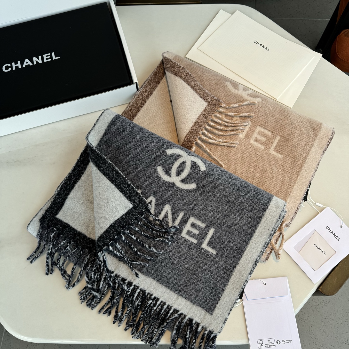 小香专柜最新款💨火爆来袭💥🎊顶级双层色织工艺。此工艺只有纯正代工厂才有的工艺‼️专柜原版紫外线加热感应双