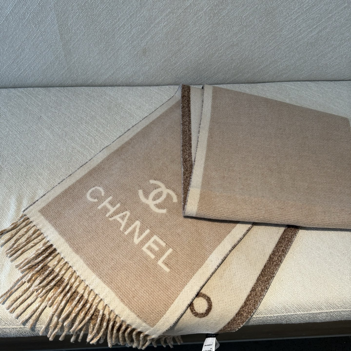 小香专柜最新款💨火爆来袭💥🎊顶级双层色织工艺。此工艺只有纯正代工厂才有的工艺‼️专柜原版紫外线加热感应双