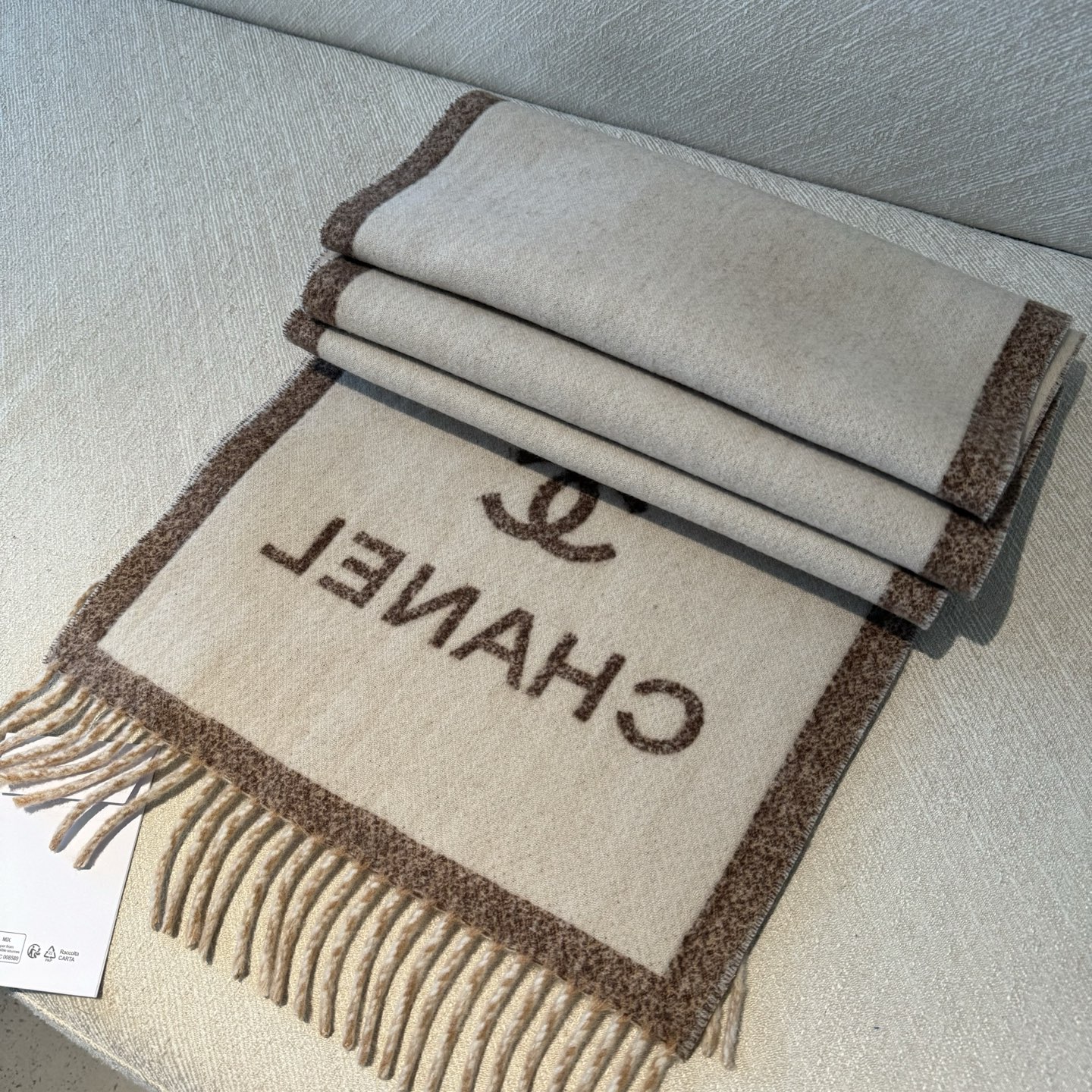 小香专柜最新款💨火爆来袭💥🎊顶级双层色织工艺。此工艺只有纯正代工厂才有的工艺‼️专柜原版紫外线加热感应双