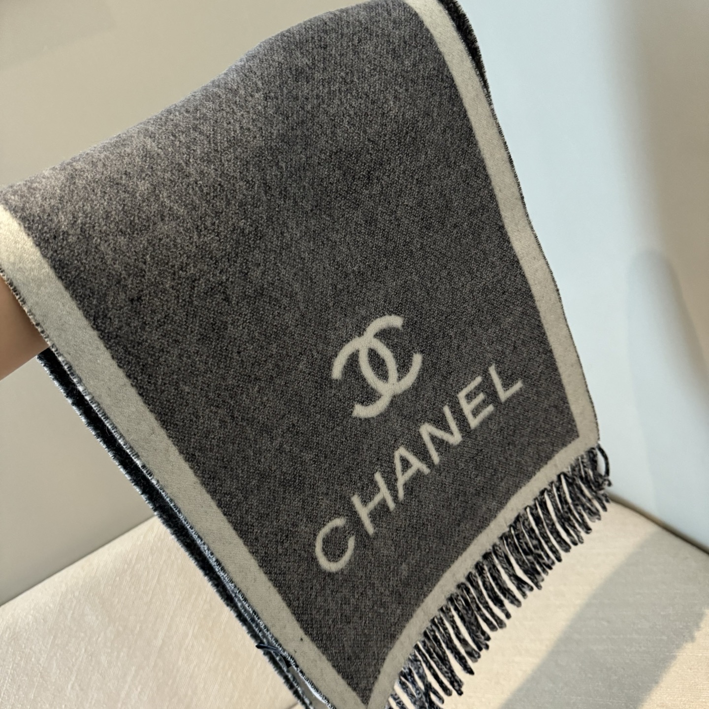 小香专柜最新款💨火爆来袭💥🎊顶级双层色织工艺。此工艺只有纯正代工厂才有的工艺‼️专柜原版紫外线加热感应双