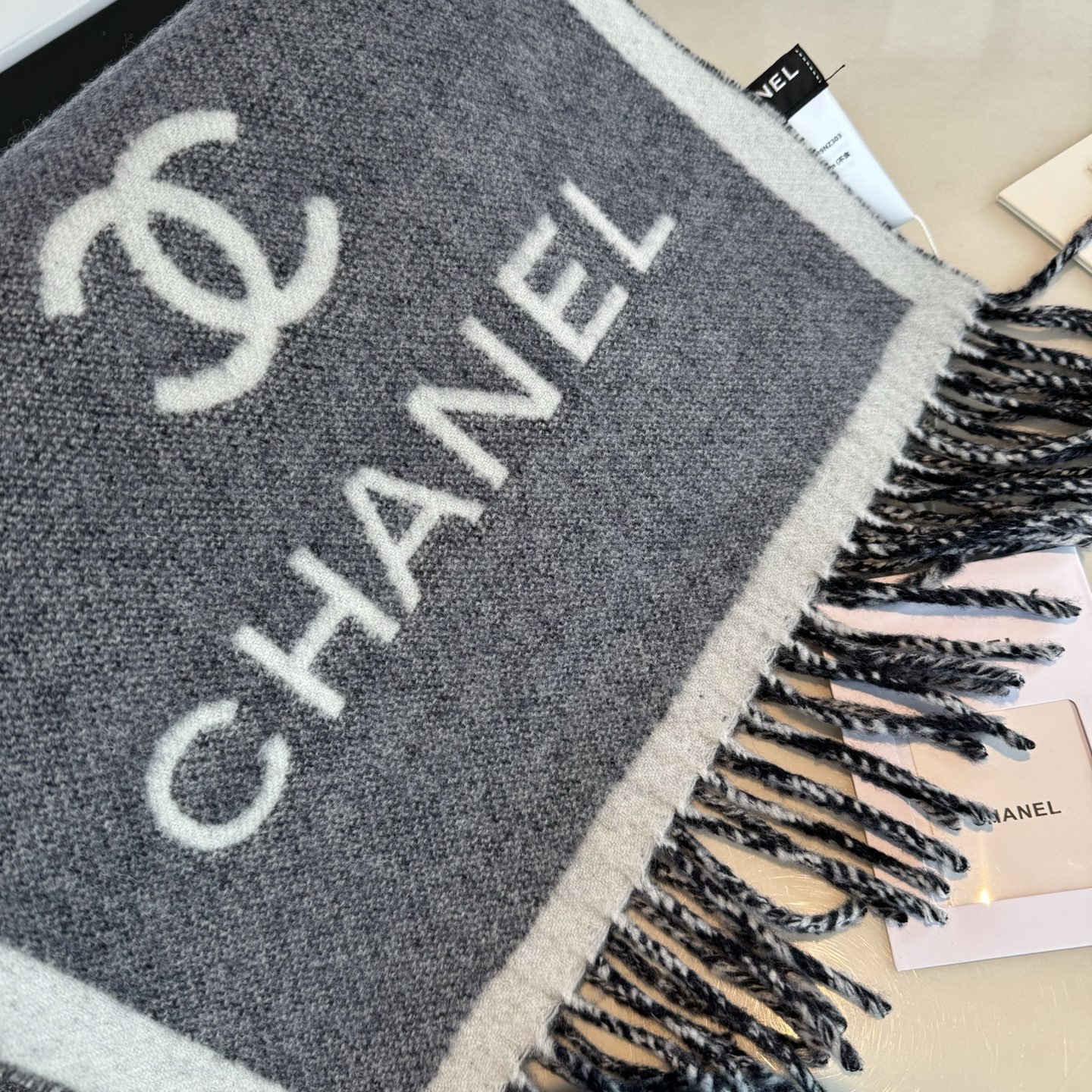 小香专柜最新款💨火爆来袭💥🎊顶级双层色织工艺。此工艺只有纯正代工厂才有的工艺‼️专柜原版紫外线加热感应双