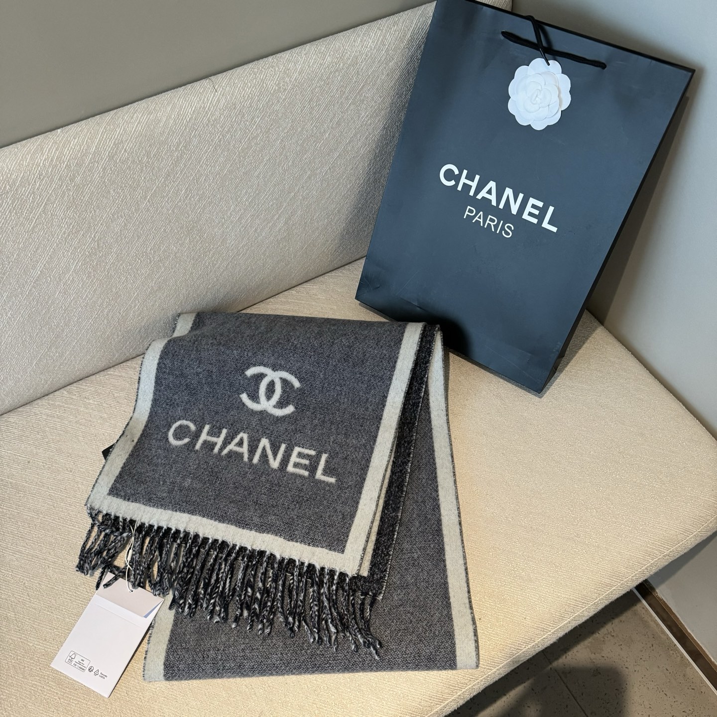 小香专柜最新款💨火爆来袭💥🎊顶级双层色织工艺。此工艺只有纯正代工厂才有的工艺‼️专柜原版紫外线加热感应双