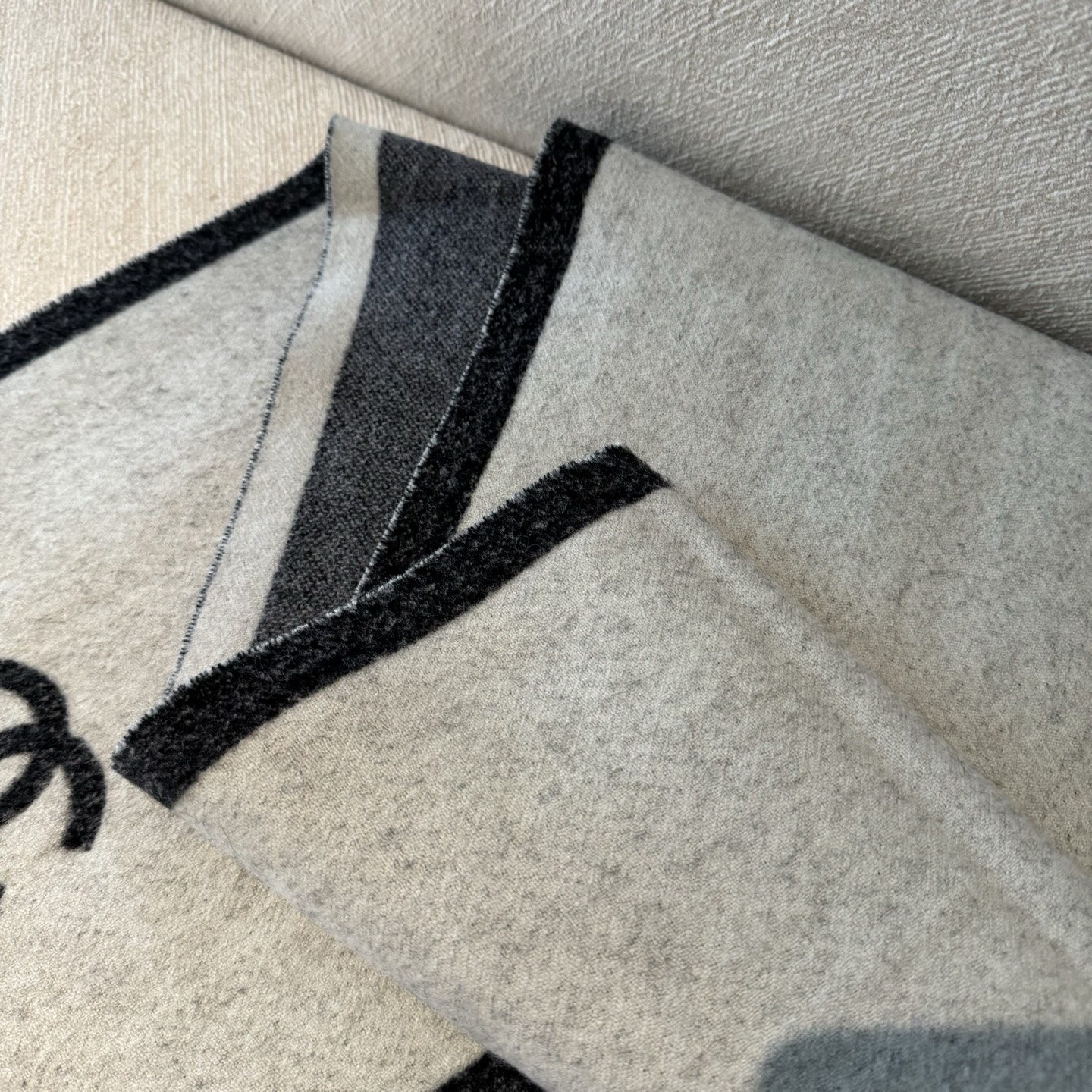 小香专柜最新款💨火爆来袭💥🎊顶级双层色织工艺。此工艺只有纯正代工厂才有的工艺‼️专柜原版紫外线加热感应双