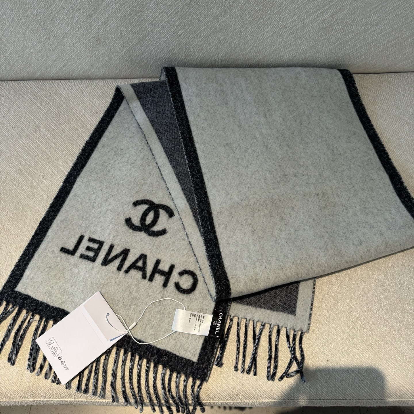 小香专柜最新款💨火爆来袭💥🎊顶级双层色织工艺。此工艺只有纯正代工厂才有的工艺‼️专柜原版紫外线加热感应双