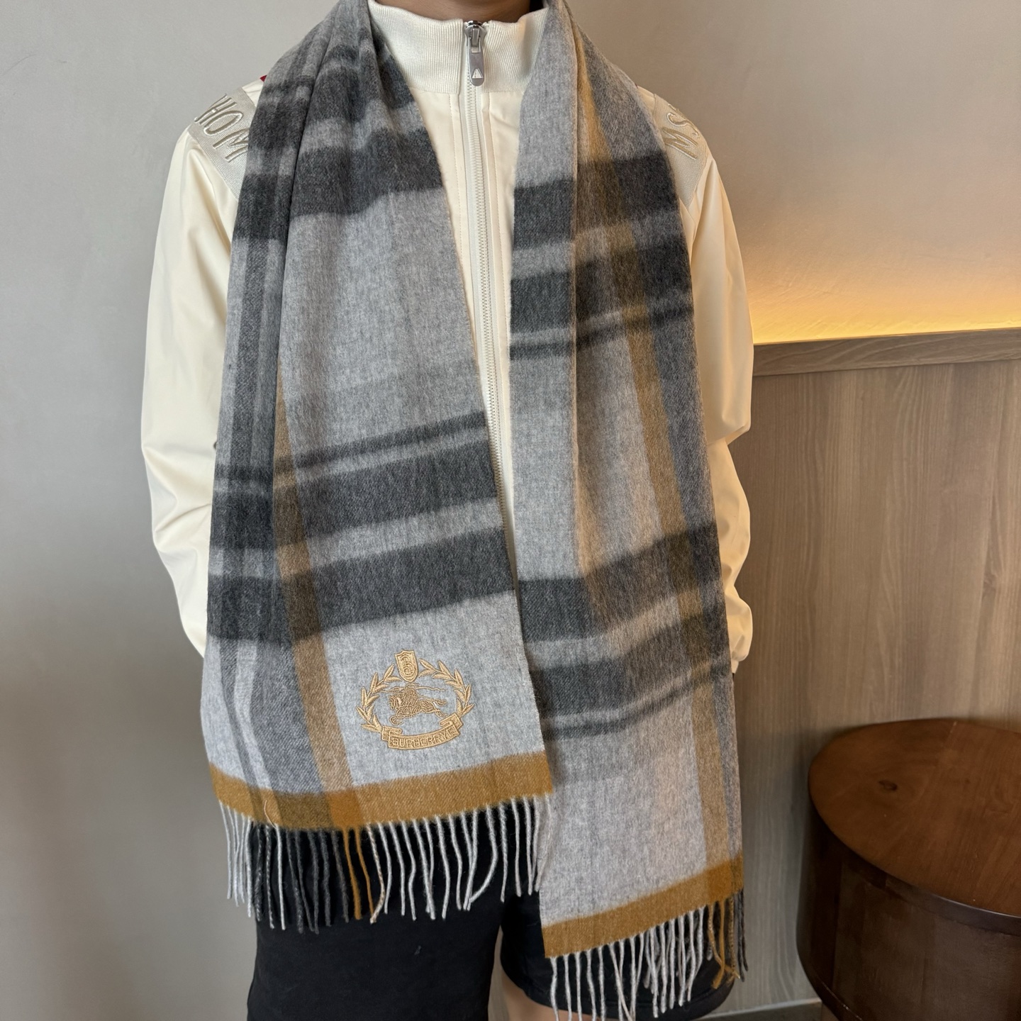 🆕Burberry · 巴宝莉格子围巾❗️男士福利 好看的要疯掉了，太有型太有魅力了❗️❗️非常斯文时尚