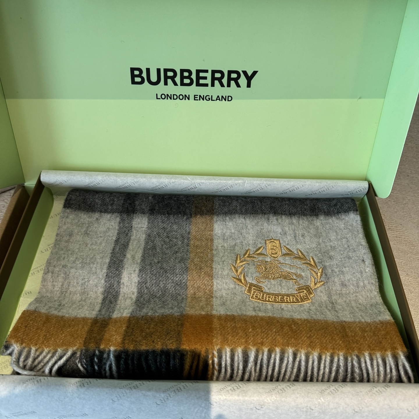 🆕Burberry · 巴宝莉格子围巾❗️男士福利 好看的要疯掉了，太有型太有魅力了❗️❗️非常斯文时尚