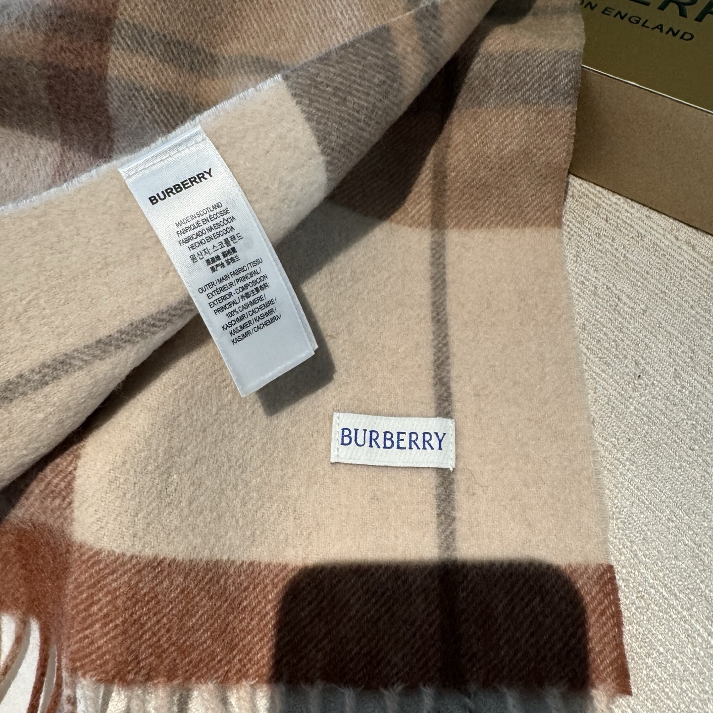 🆕Burberry · 巴宝莉格子围巾❗️男士福利 好看的要疯掉了，太有型太有魅力了❗️❗️非常斯文时尚