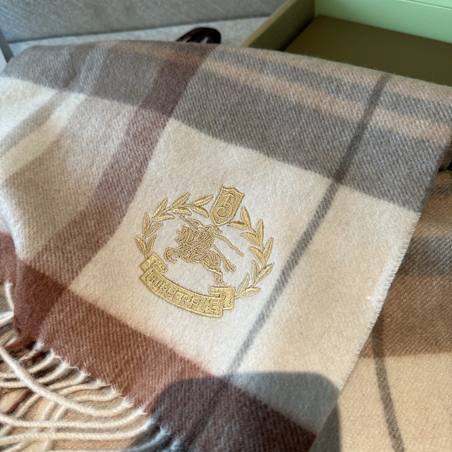 🆕Burberry · 巴宝莉格子围巾❗️男士福利 好看的要疯掉了，太有型太有魅力了❗️❗️非常斯文时尚