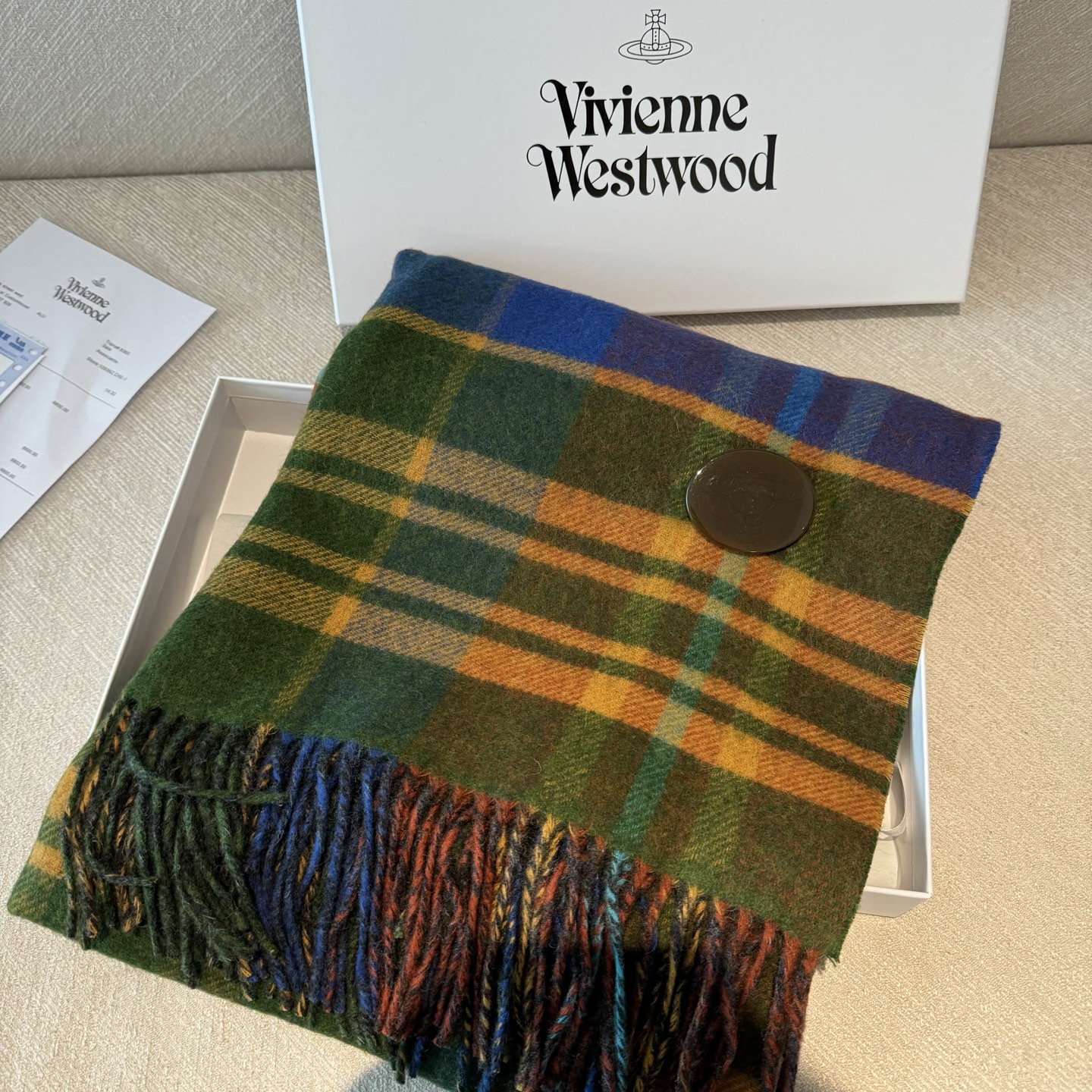 到货‼️ 𝐕𝐢𝐯𝐢𝐞𝐧𝐧𝐞 𝐖𝐞𝐬𝐭𝐰𝐨𝐨𝐝🪐✨经典格子土星🪐格子斗篷披肩 vivienne westw
