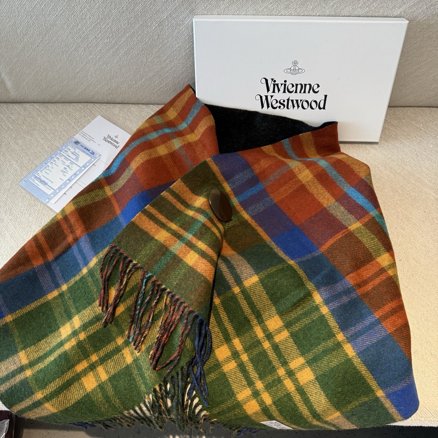 到货‼️ 𝐕𝐢𝐯𝐢𝐞𝐧𝐧𝐞 𝐖𝐞𝐬𝐭𝐰𝐨𝐨𝐝🪐✨经典格子土星🪐格子斗篷披肩 vivienne westw