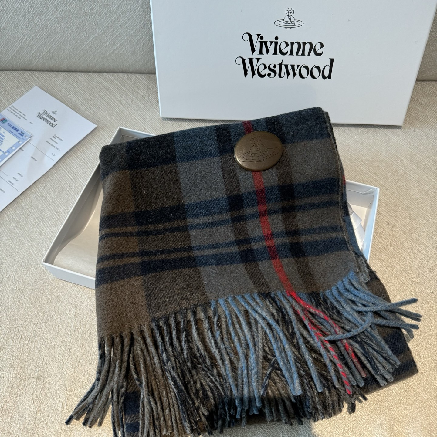 到货‼️ 𝐕𝐢𝐯𝐢𝐞𝐧𝐧𝐞 𝐖𝐞𝐬𝐭𝐰𝐨𝐨𝐝🪐✨经典格子土星🪐格子斗篷披肩 vivienne westw