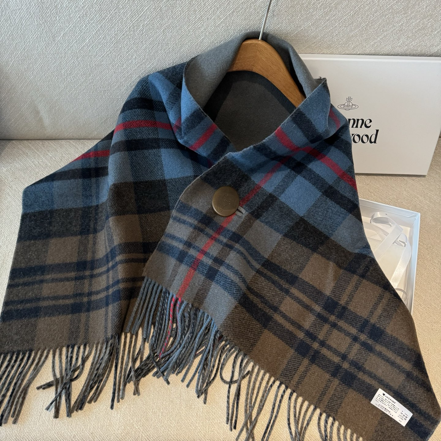 到货‼️ 𝐕𝐢𝐯𝐢𝐞𝐧𝐧𝐞 𝐖𝐞𝐬𝐭𝐰𝐨𝐨𝐝🪐✨经典格子土星🪐格子斗篷披肩 vivienne westw