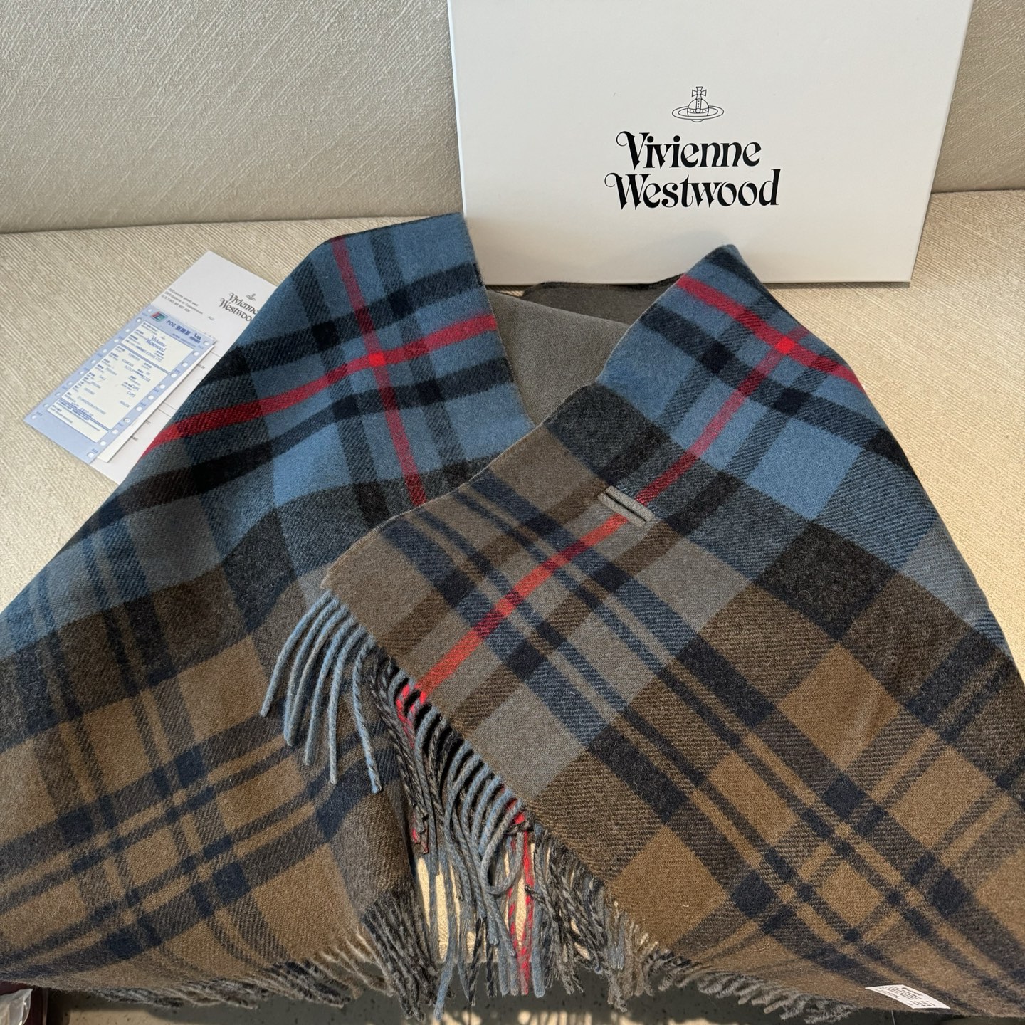 到货‼️ 𝐕𝐢𝐯𝐢𝐞𝐧𝐧𝐞 𝐖𝐞𝐬𝐭𝐰𝐨𝐨𝐝🪐✨经典格子土星🪐格子斗篷披肩 vivienne westw