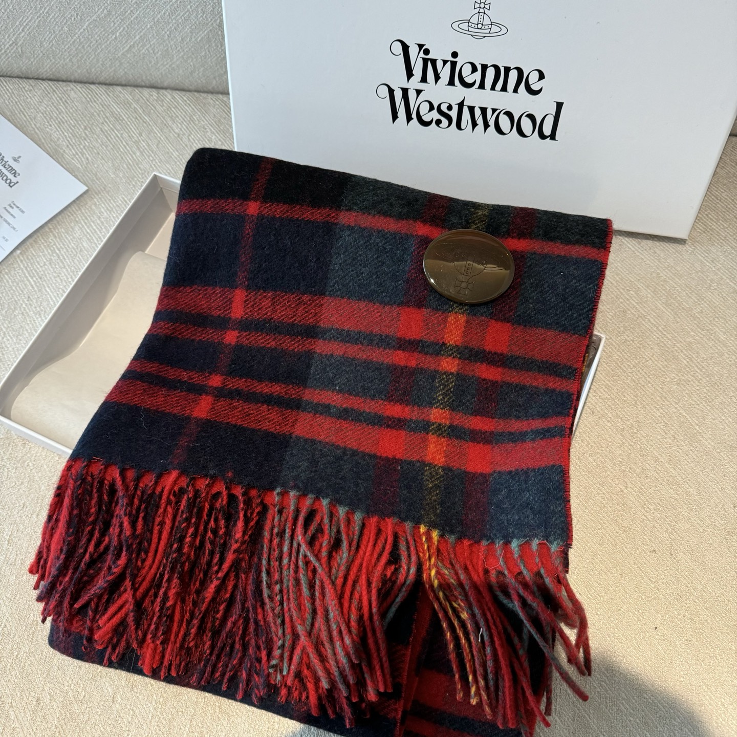 到货‼️ 𝐕𝐢𝐯𝐢𝐞𝐧𝐧𝐞 𝐖𝐞𝐬𝐭𝐰𝐨𝐨𝐝🪐✨经典格子土星🪐格子斗篷披肩 vivienne westw