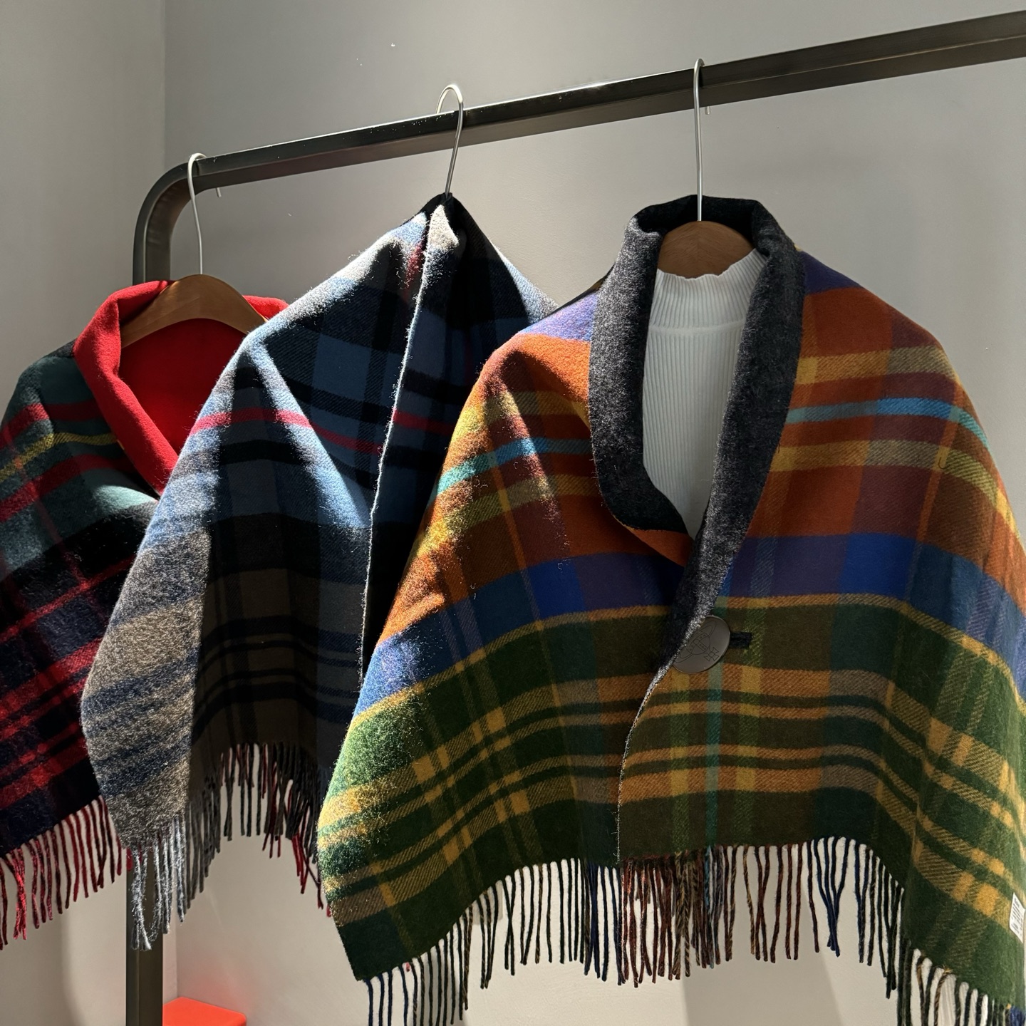 到货‼️ 𝐕𝐢𝐯𝐢𝐞𝐧𝐧𝐞 𝐖𝐞𝐬𝐭𝐰𝐨𝐨𝐝🪐✨经典格子土星🪐格子斗篷披肩 vivienne westw