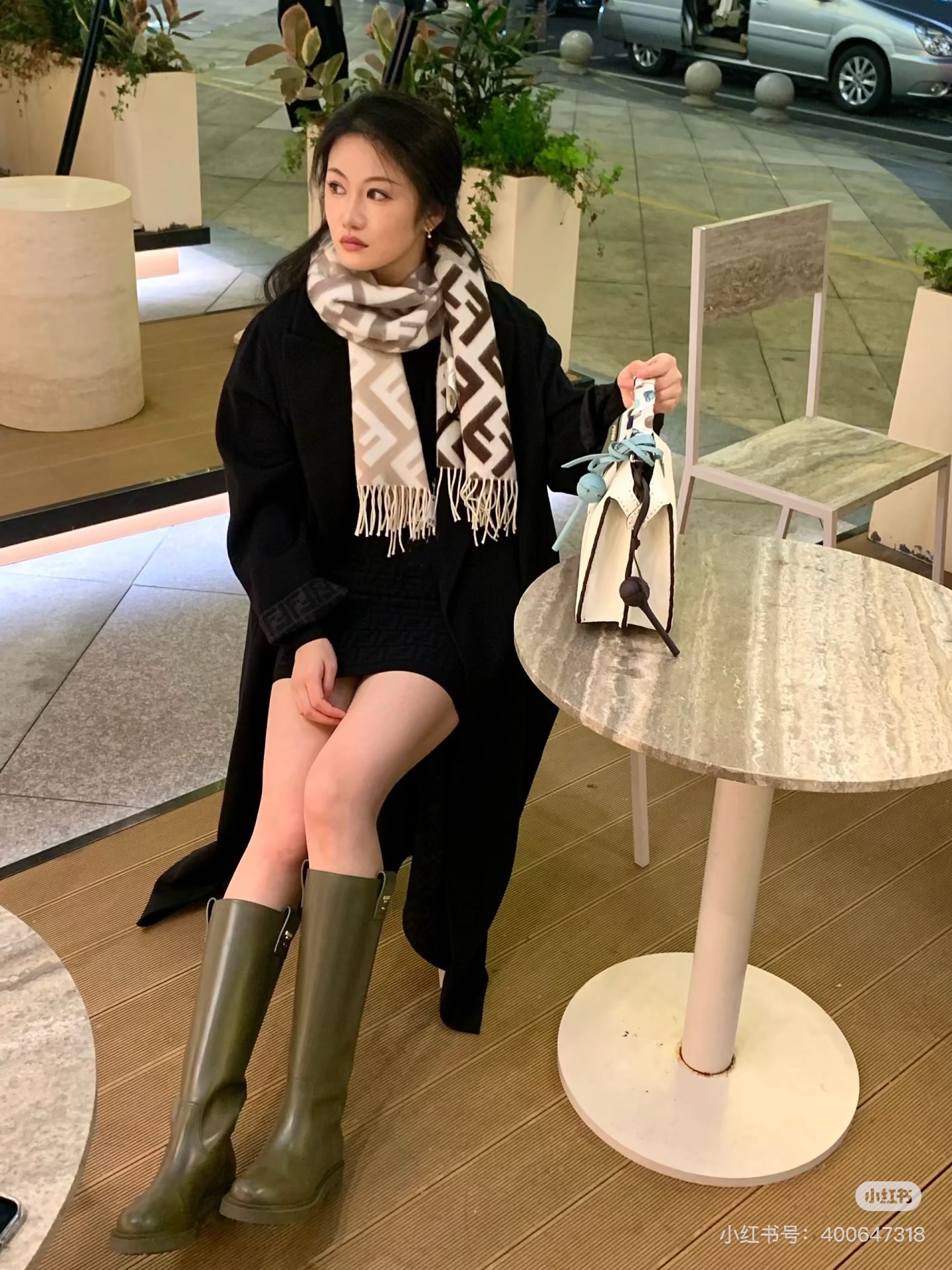 Fendi老花渐变双面羊绒围巾，柔软细腻的双面风格，FF经典提花渐变；柔软的羊绒材质。来自Stefano