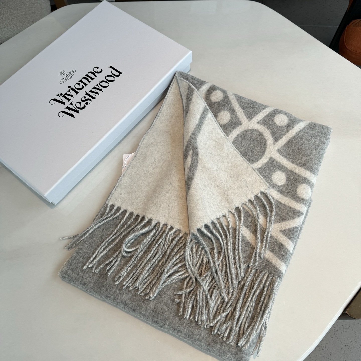 💟高品质到货！ 西太后超美新款双面围巾！超级推荐入手！质感好货！据说超难买哦！！做工非常精致，很有分量，